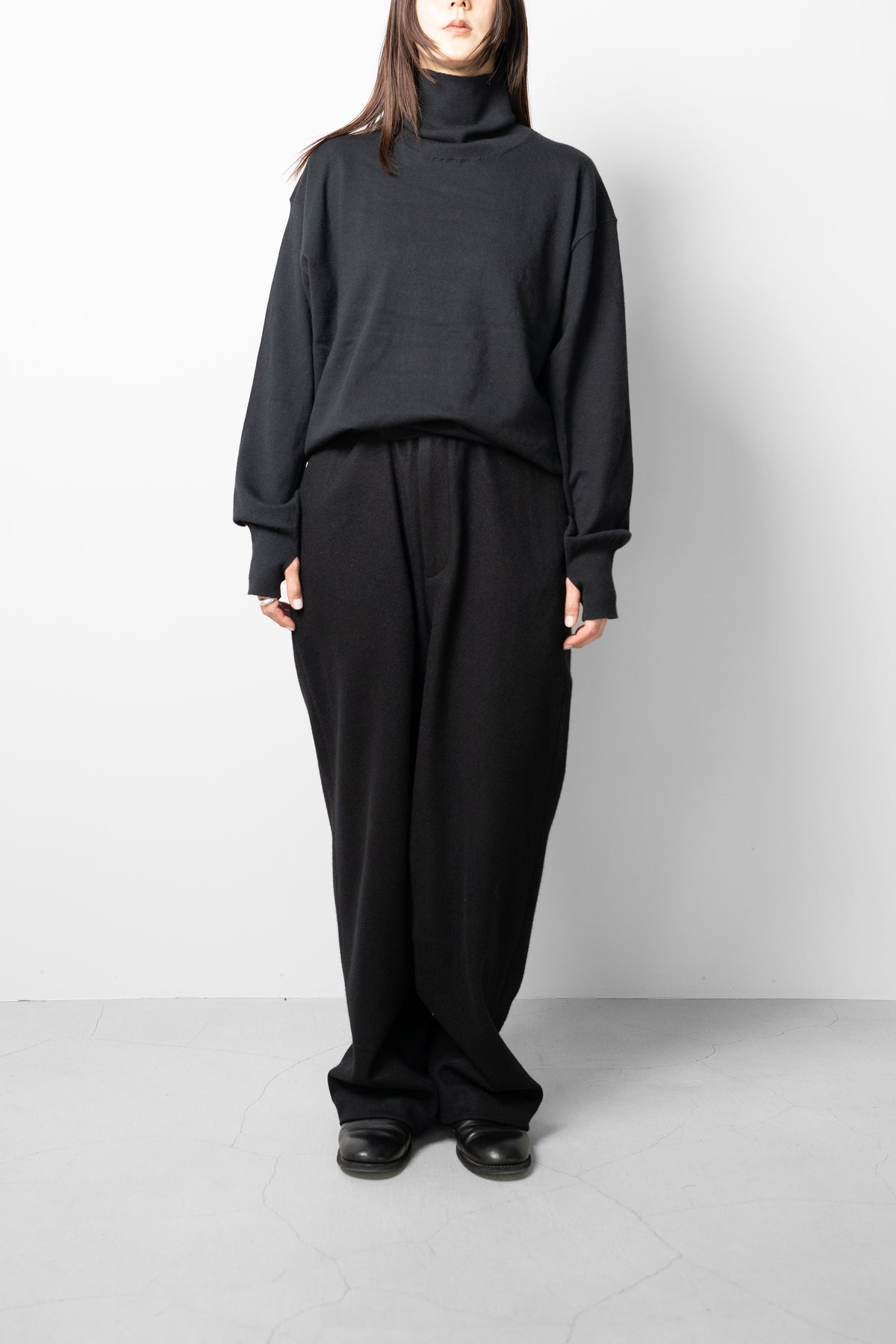 Afiit / COTTON CASHMERE TURTLE LS "BLACK"