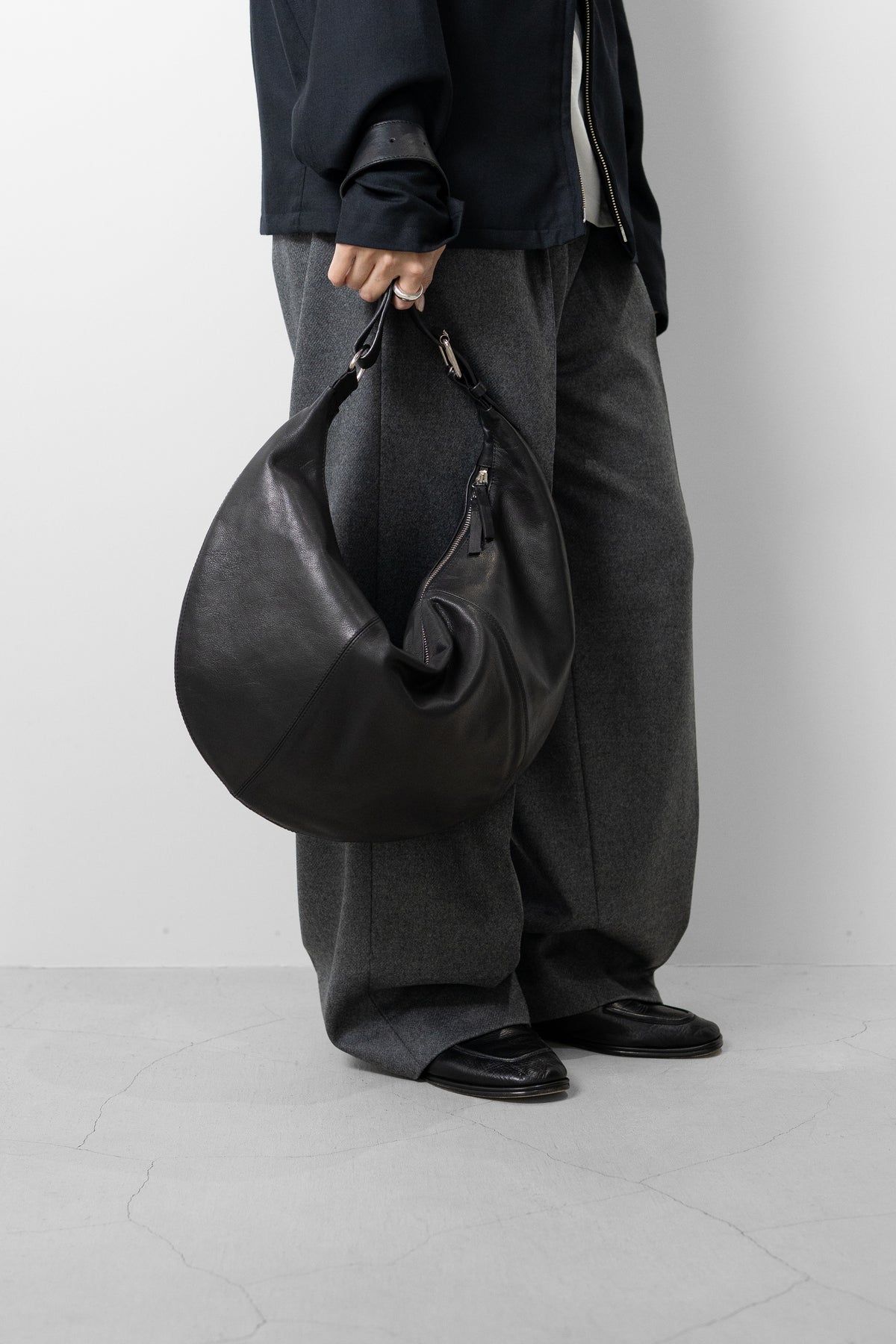 YOKE/ Calf Leather Shoulder Bag "BLACK"