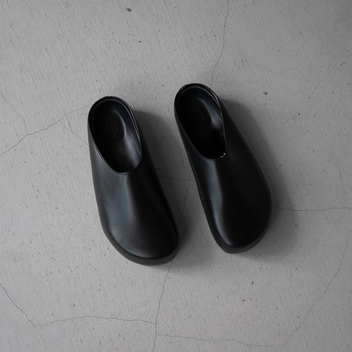 STUDIO NICHOLSON/ Wearing Clog "BLACK"