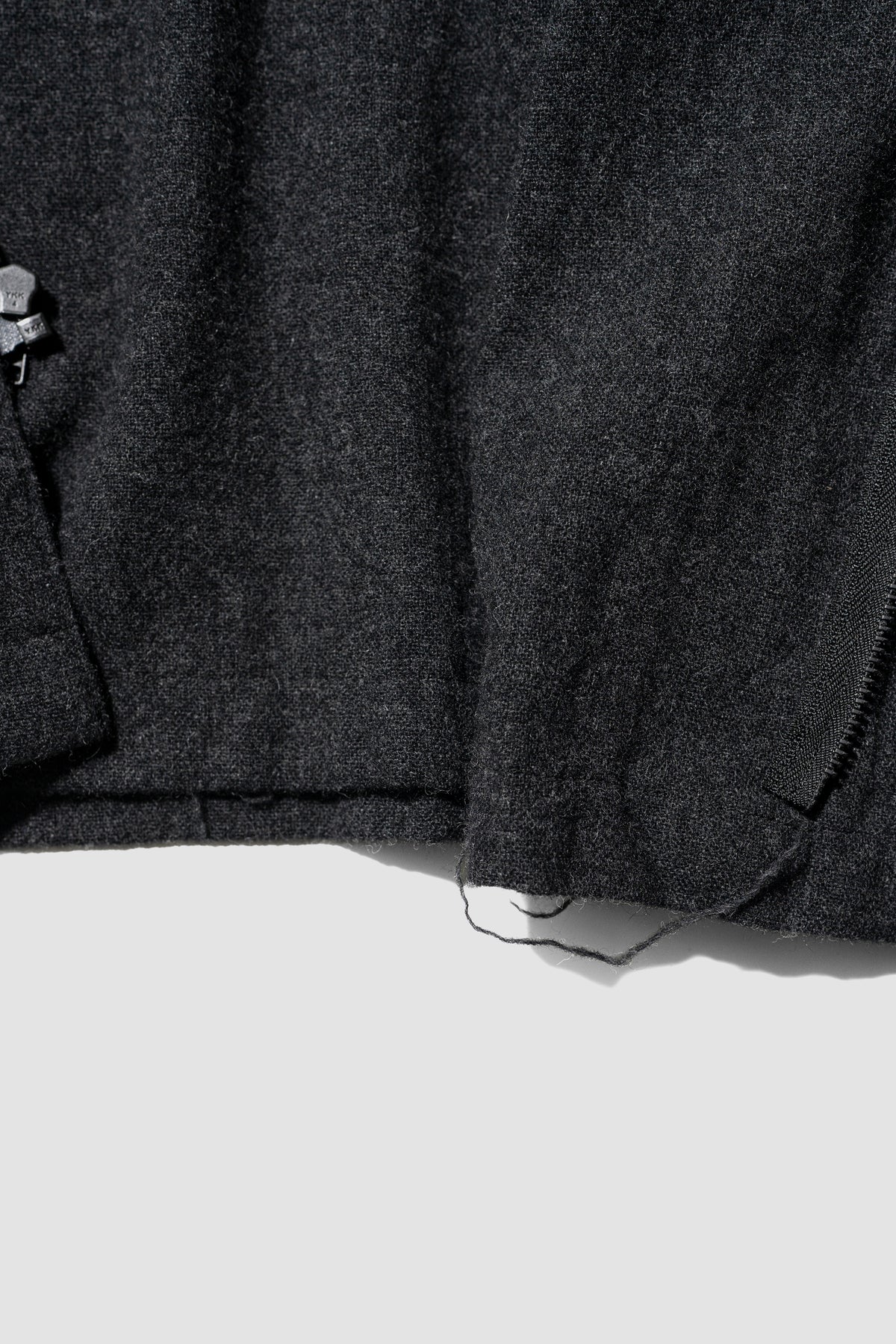 barbell object / zipper bl "charcoal"