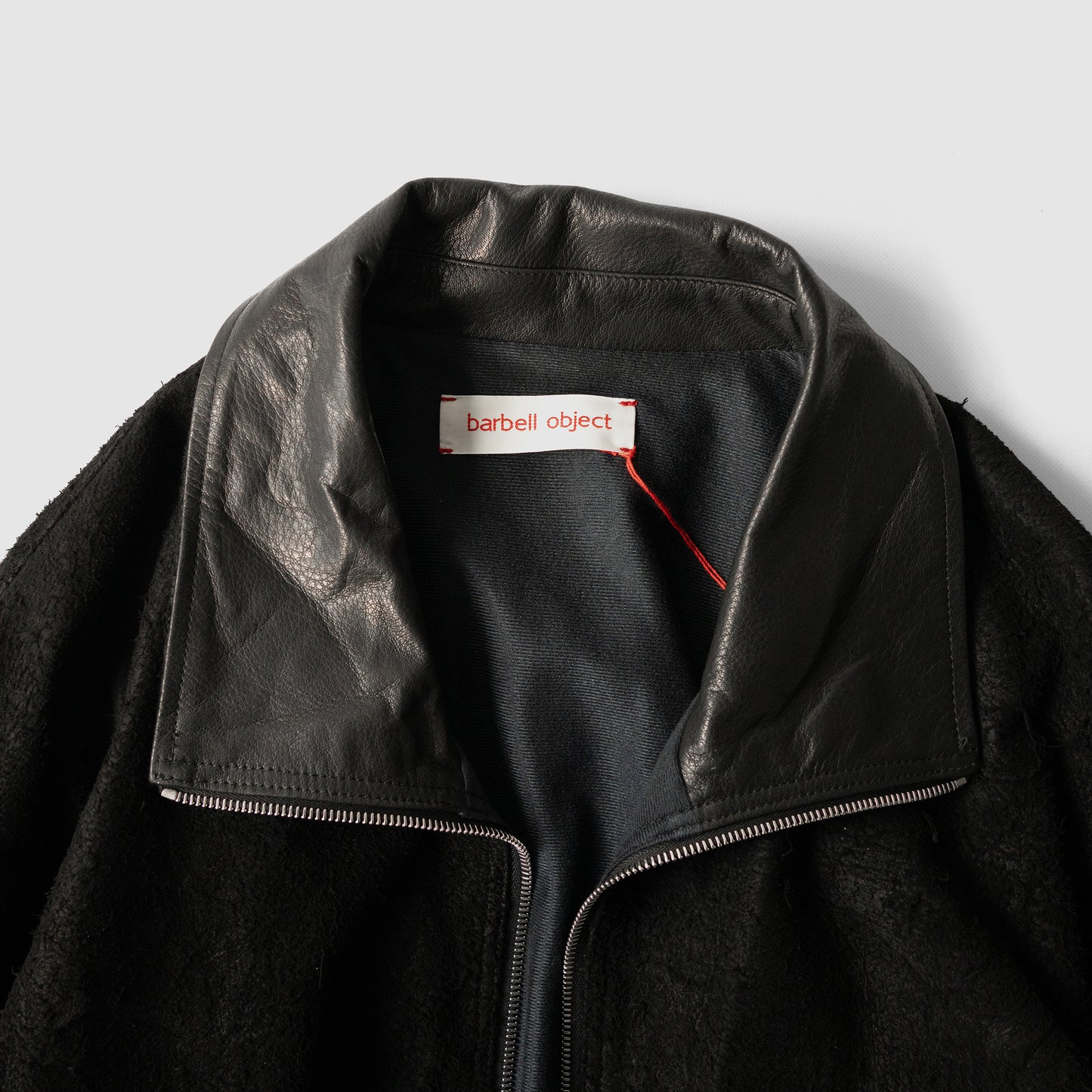 barbell object / nb hn top "black"