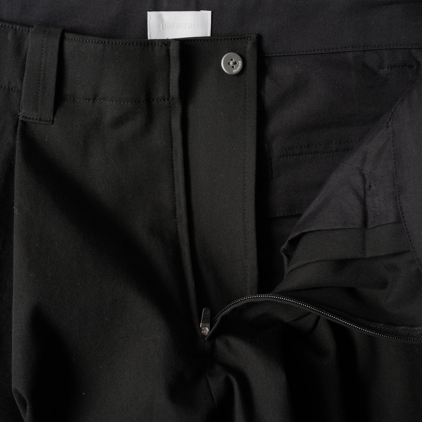 paratrait/ PANCAKE CHINO PT "BLACK"