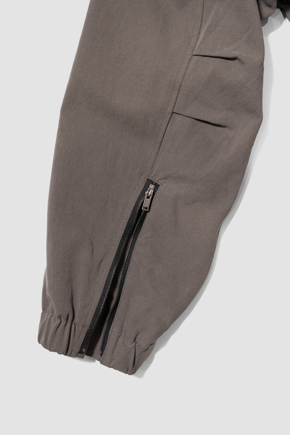 VUJA DÉ / Kira Drape Blouson in Vintage Cotton "Taupe"