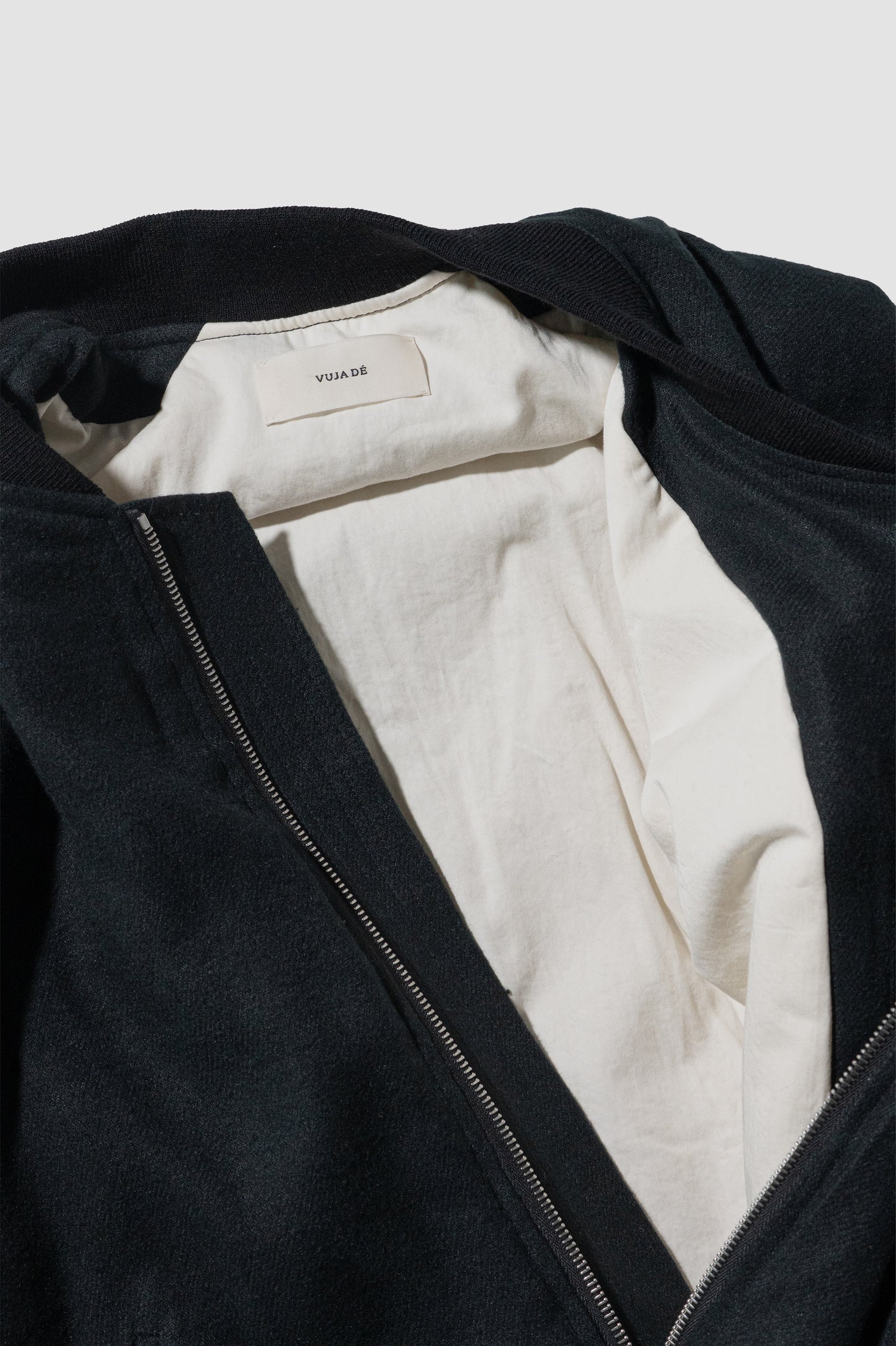 VUJA DÉ / Bale Cocoon Bomber in Linen Viera "BLACK"