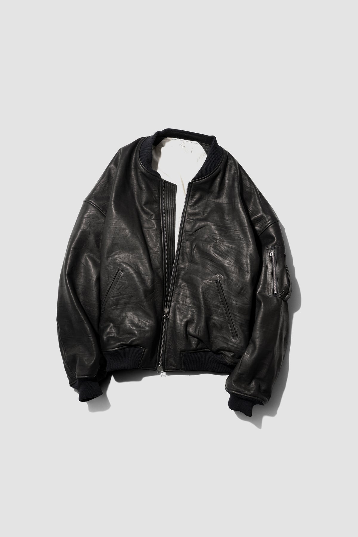 VUJA DÉ / Bale Leather Cocoon Bomber in Calfskin "Black"