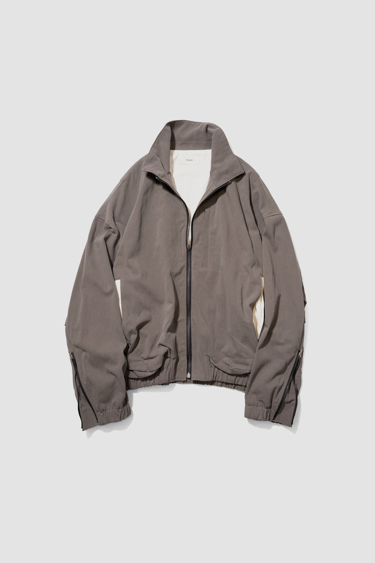 VUJA DÉ / Kira Drape Blouson in Vintage Cotton "Taupe"