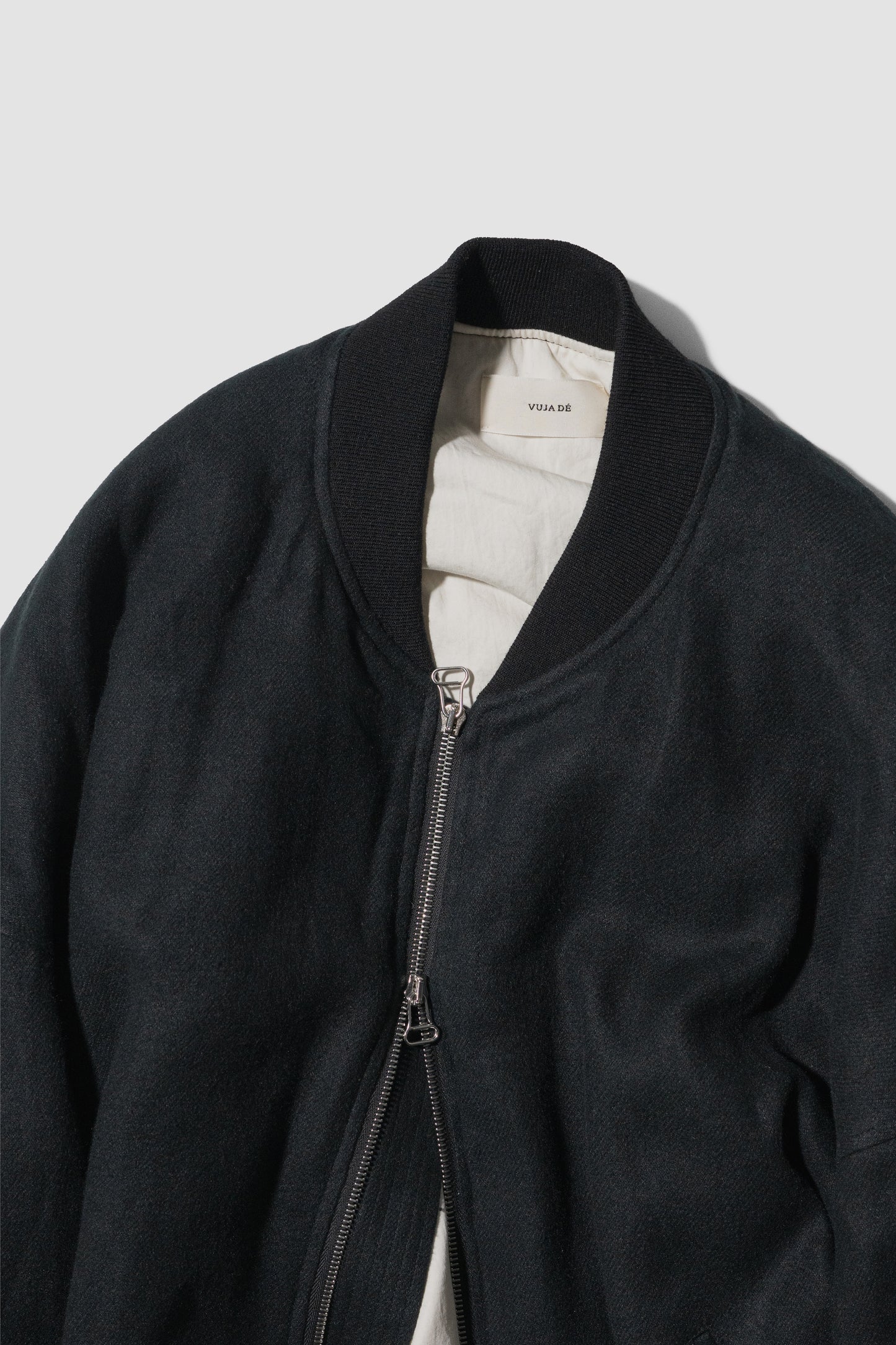 VUJA DÉ / Bale Cocoon Bomber in Linen Viera "BLACK"