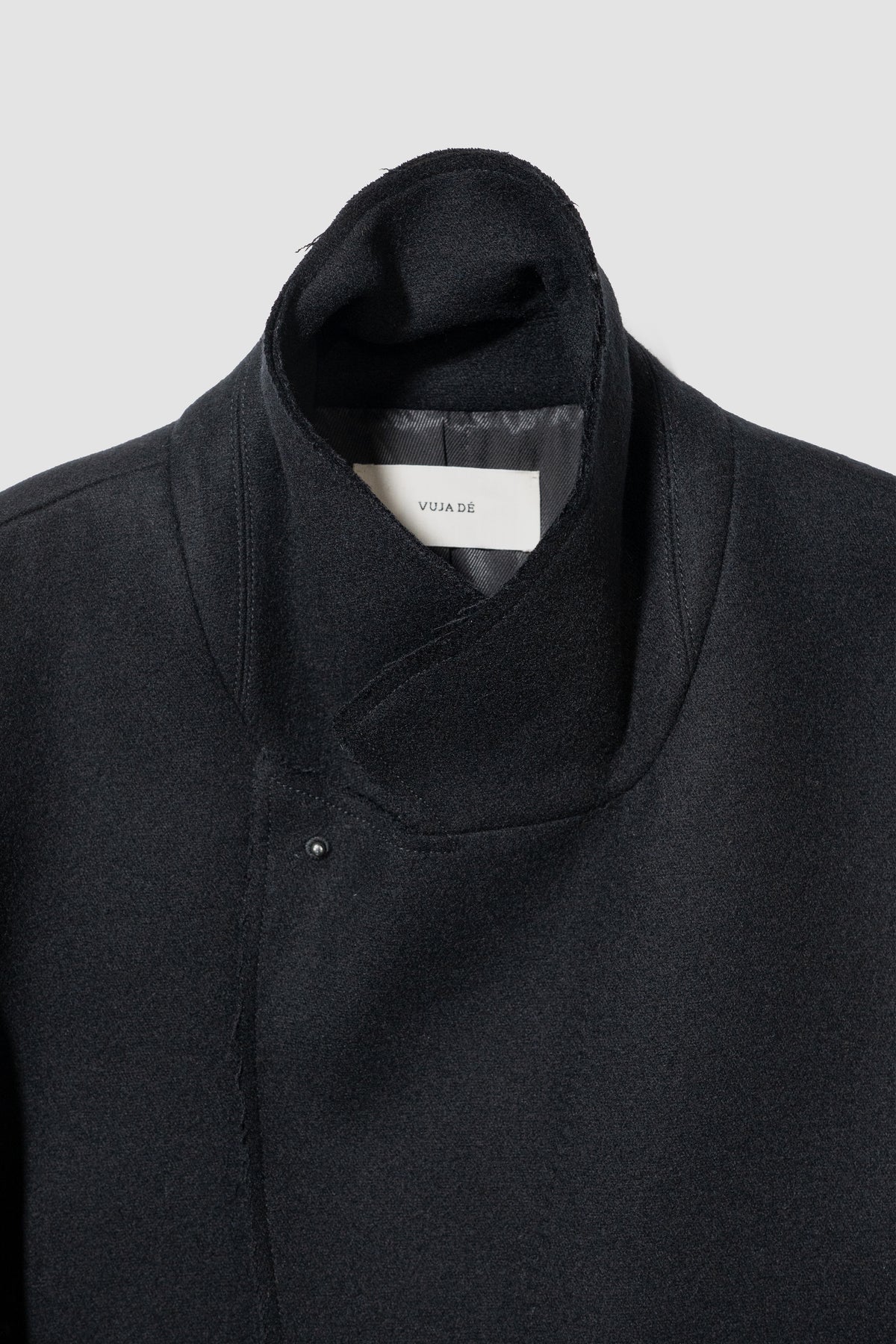 VUJA DÉ / Hans Studded Jacket in Coated Lambswool "BLACK"
