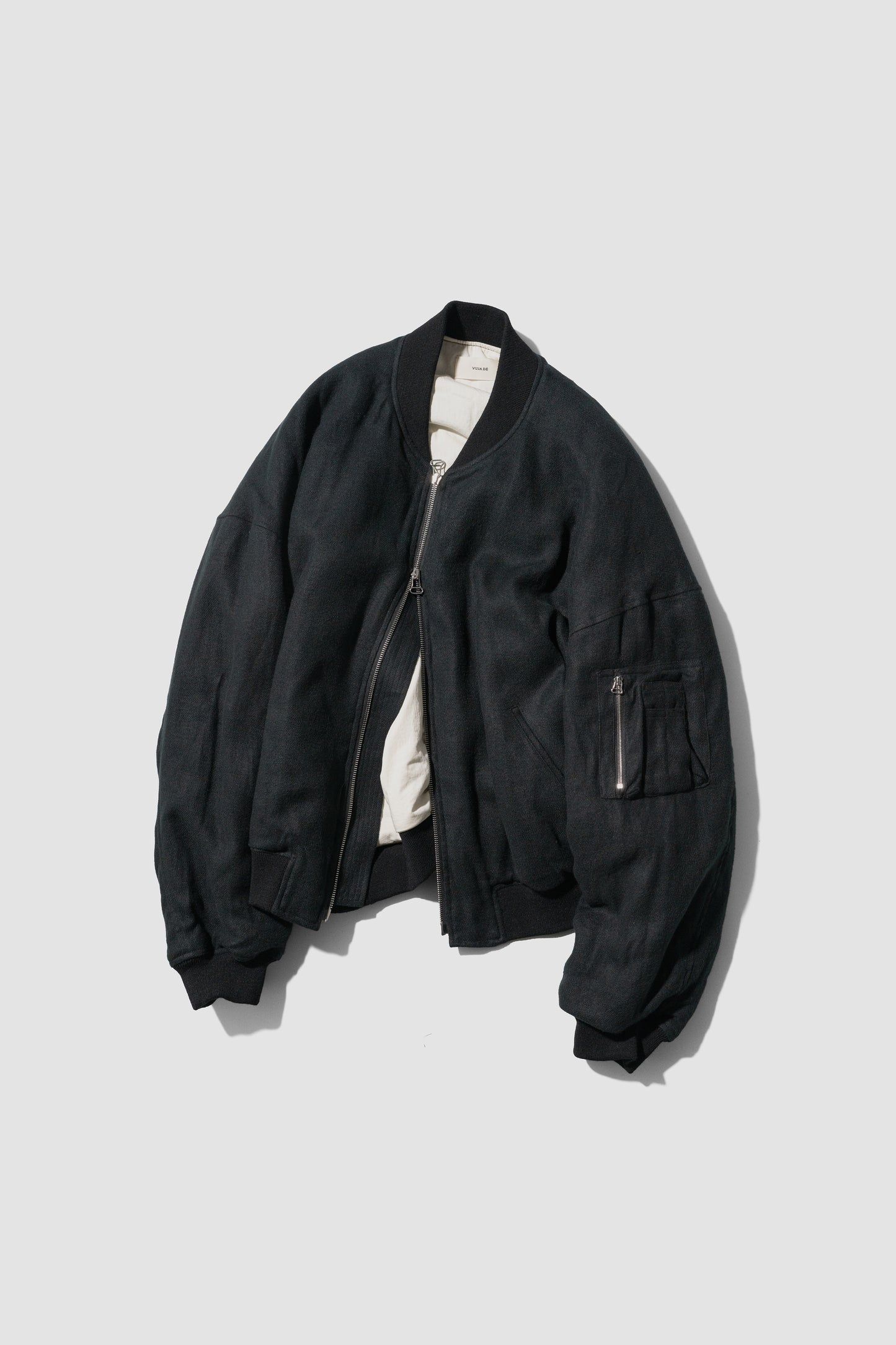 VUJA DÉ / Bale Cocoon Bomber in Linen Viera "BLACK"