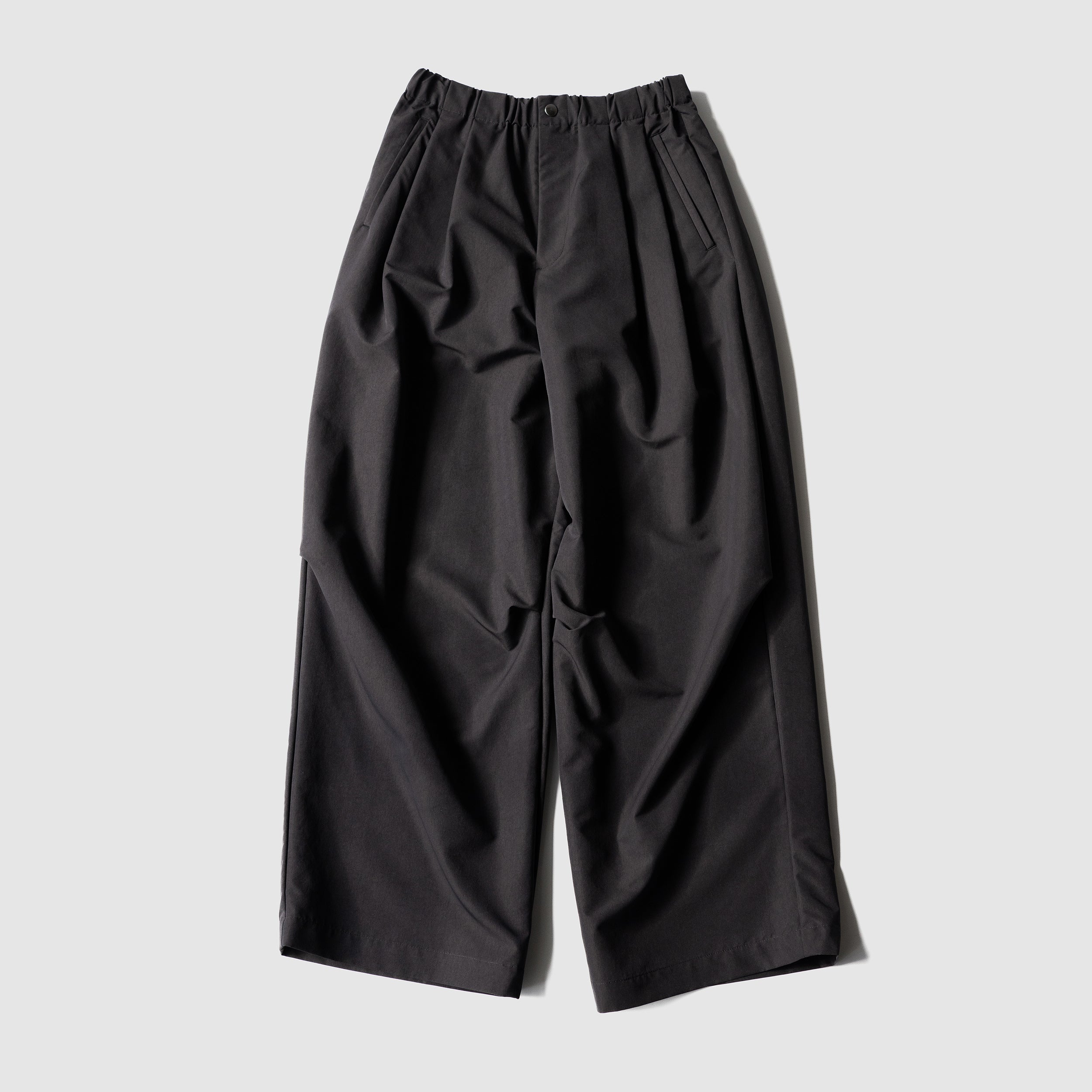 Antwort(アントワート) / SMOOTH TAFTA DRAPE TUCK PANTS 