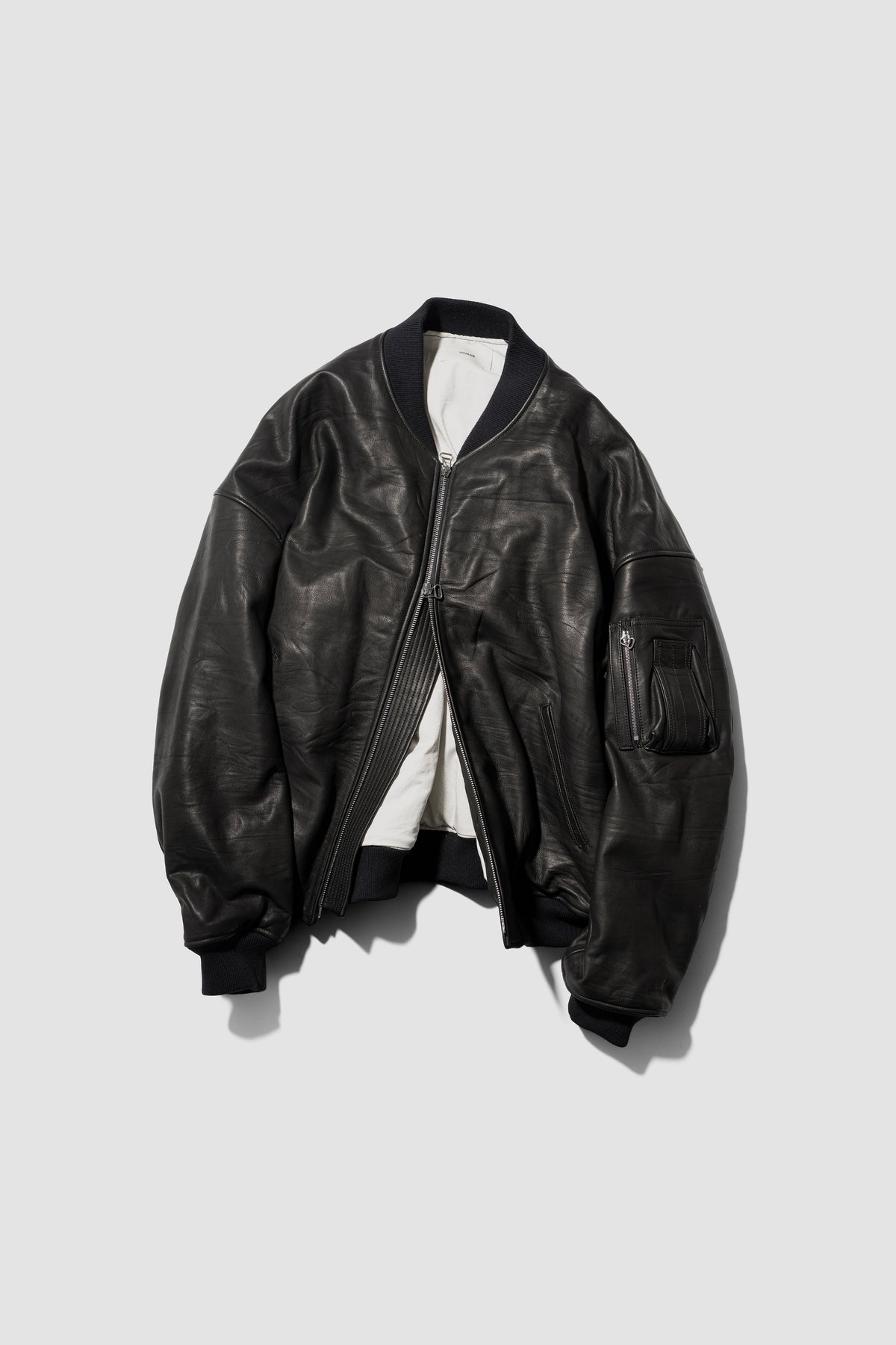 VUJA DÉ / Bale Leather Cocoon Bomber in Calfskin "Black"