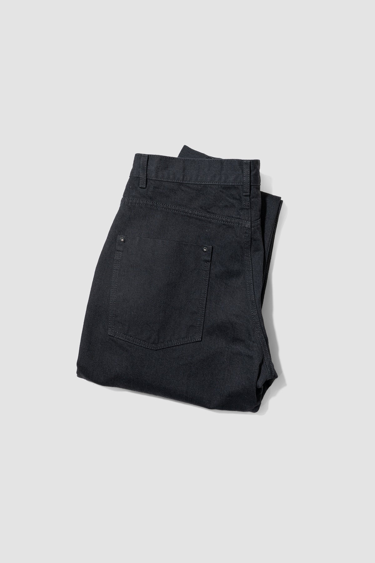 VUJA DÉ / Cole Studded Jeans in Organic Cotton "Black"