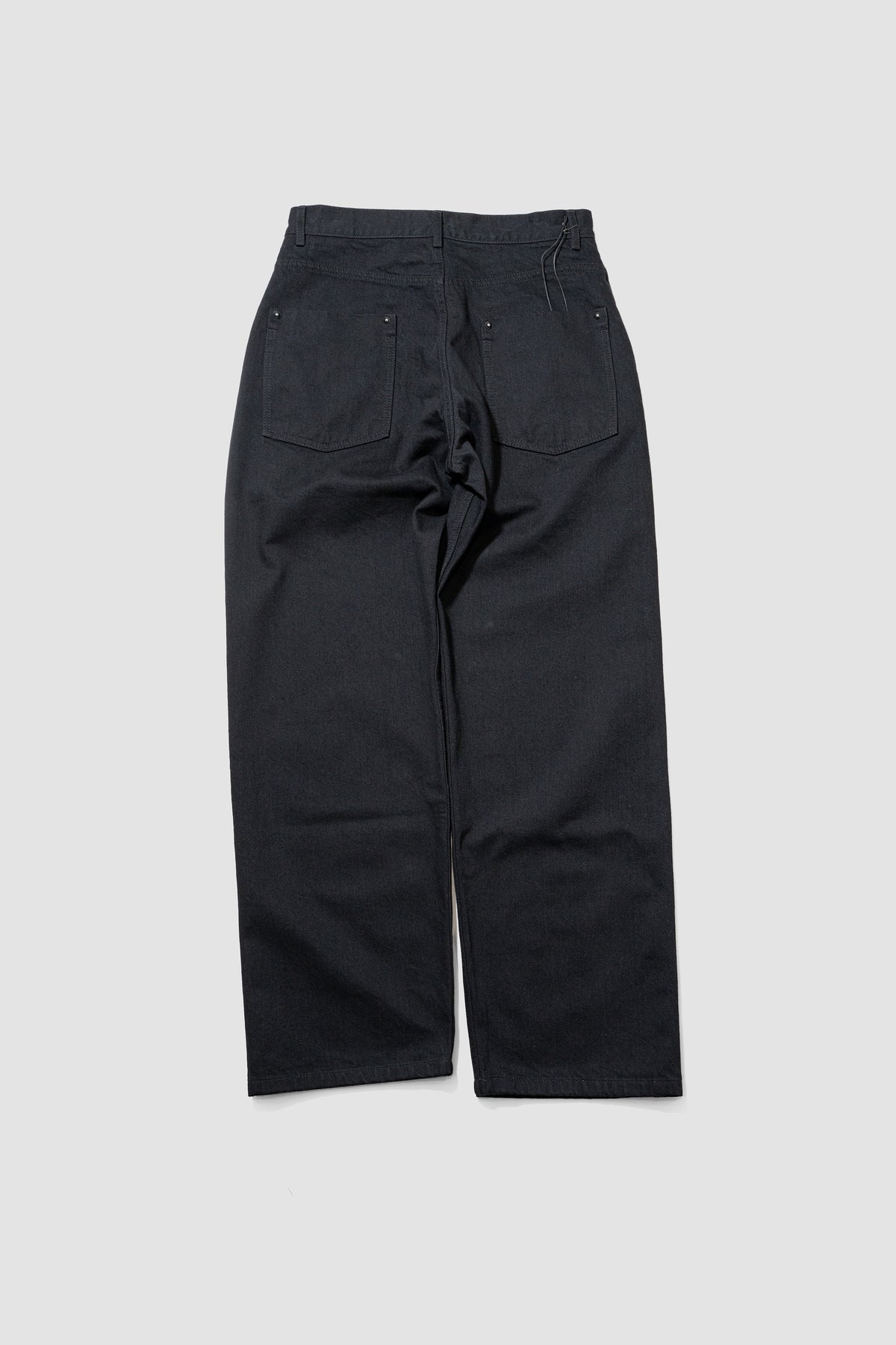 VUJA DÉ / Cole Studded Jeans in Organic Cotton "Black"
