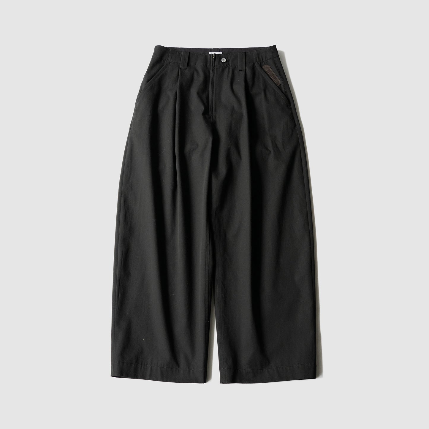 paratrait/ PANCAKE CHINO PT "BLACK"