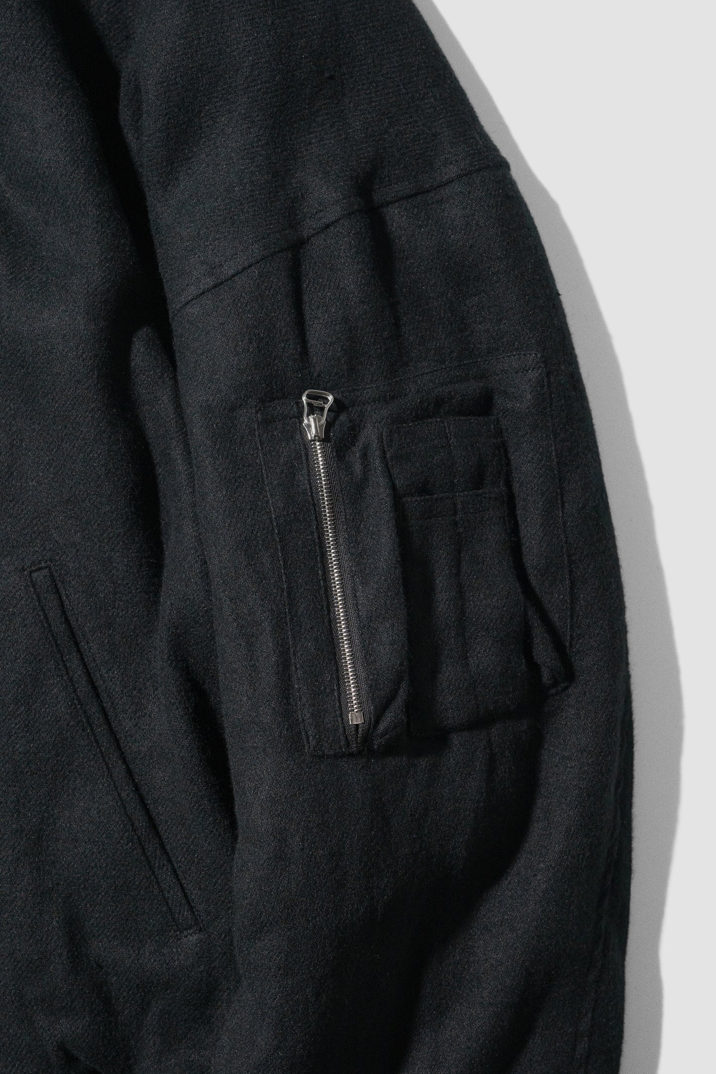 VUJA DÉ / Bale Cocoon Bomber in Linen Viera "BLACK"