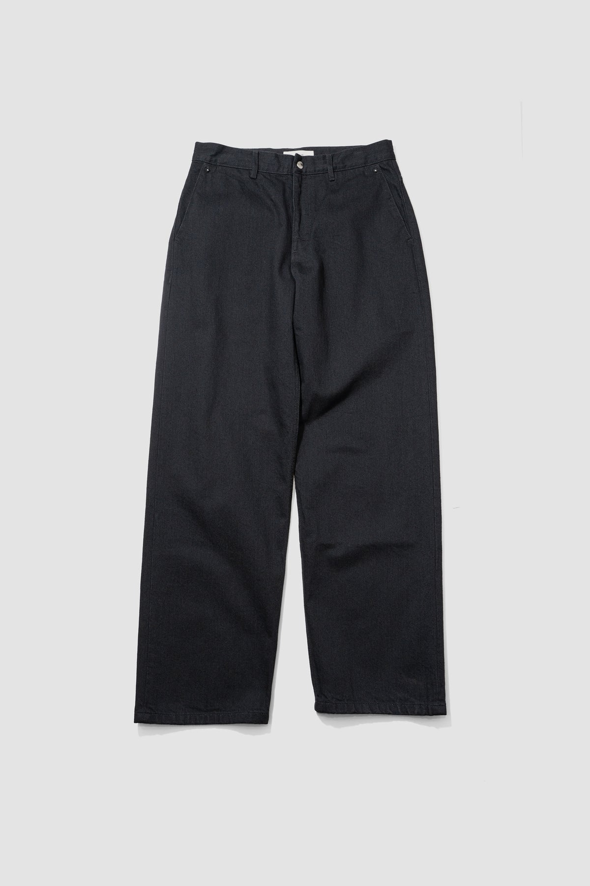 VUJA DÉ / Cole Studded Jeans in Organic Cotton "Black"