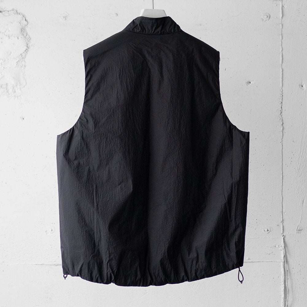 YOKE/ PADDED NYLON PULLOVER VEST "BLACK"