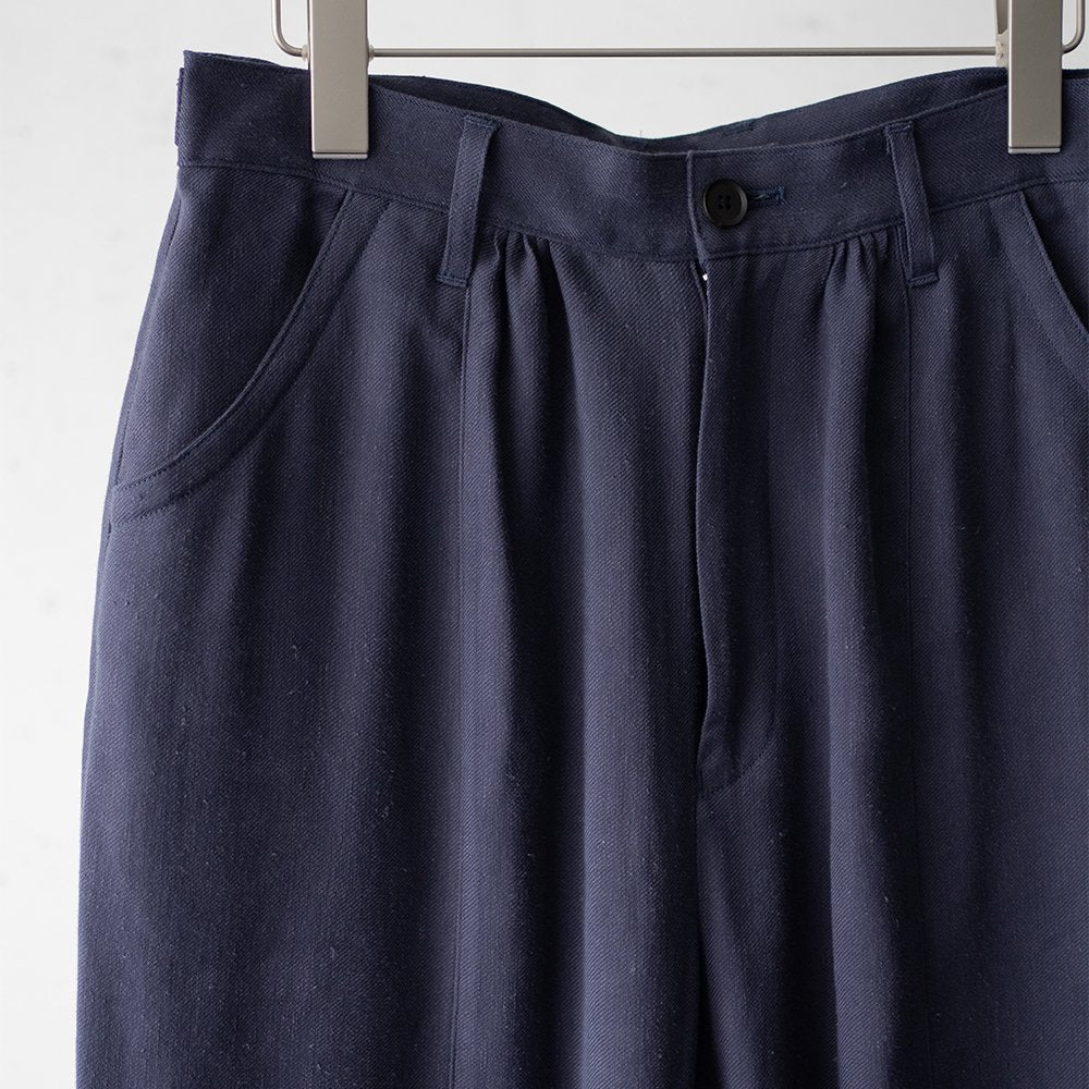 YOKE/ LINEN FRONT GATHER WIDE TROUSERS "FOG NAVY"