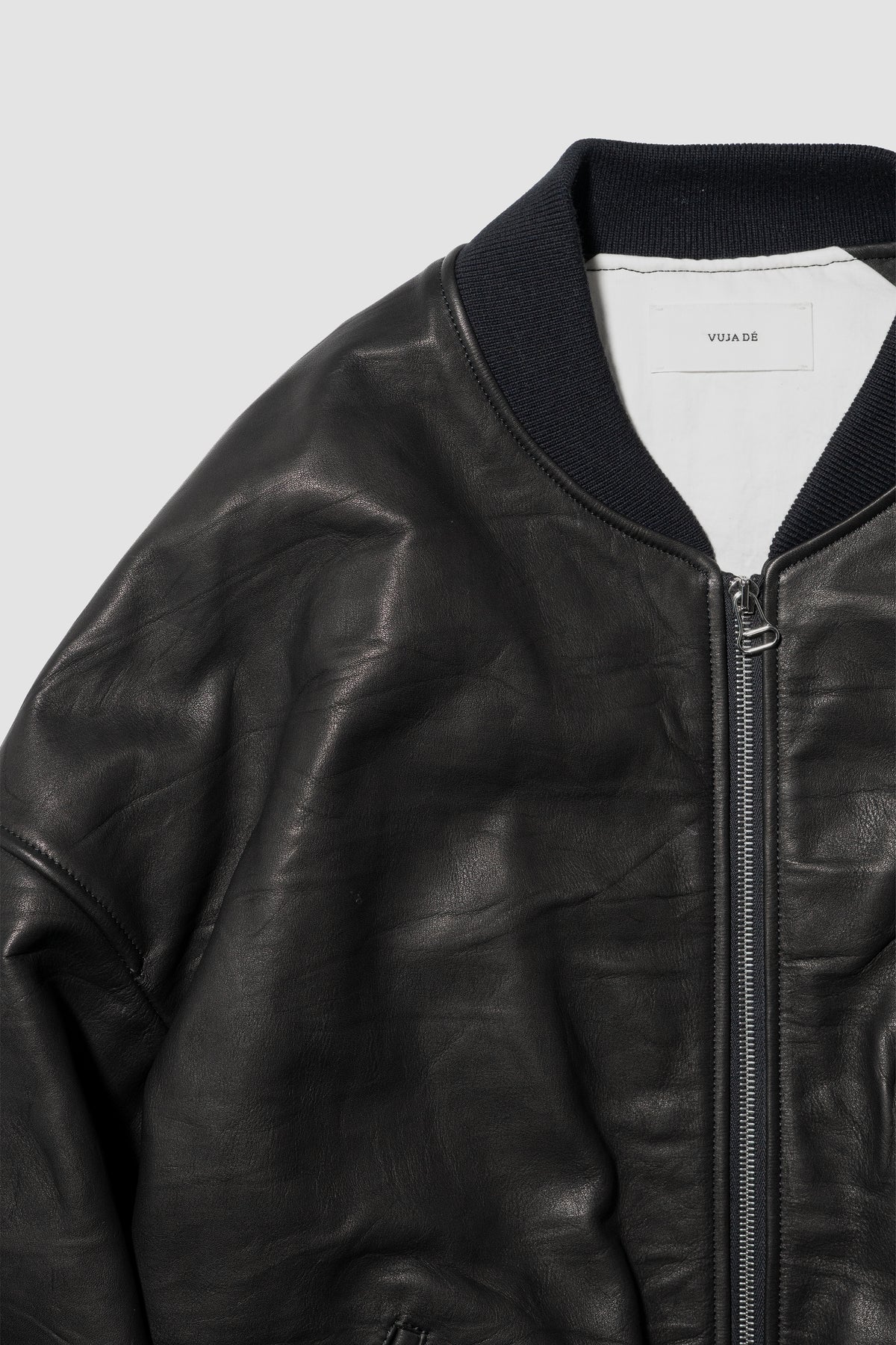 VUJA DÉ / Bale Leather Cocoon Bomber in Calfskin "Black"