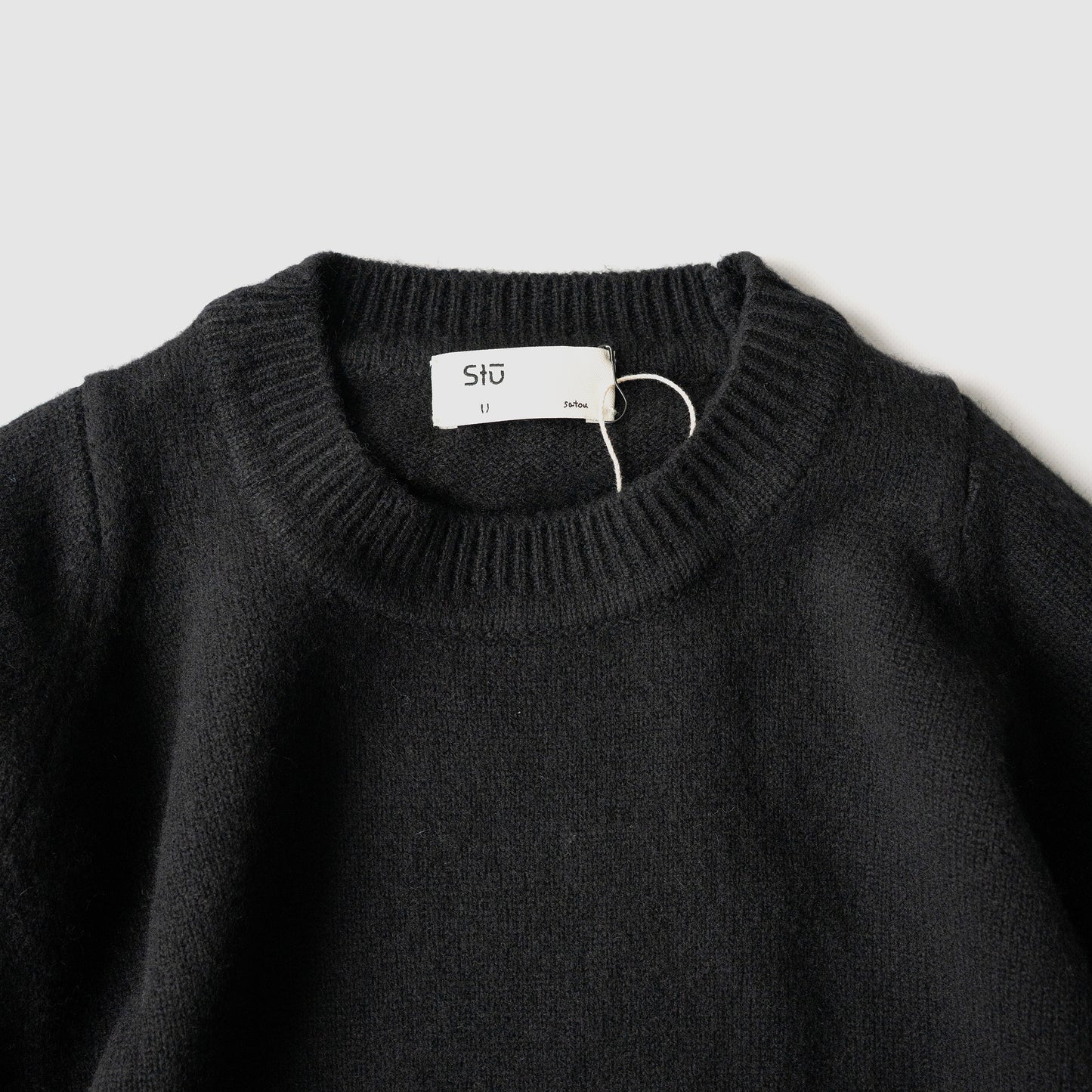 satou /  flower hand stitch knit "kuro"