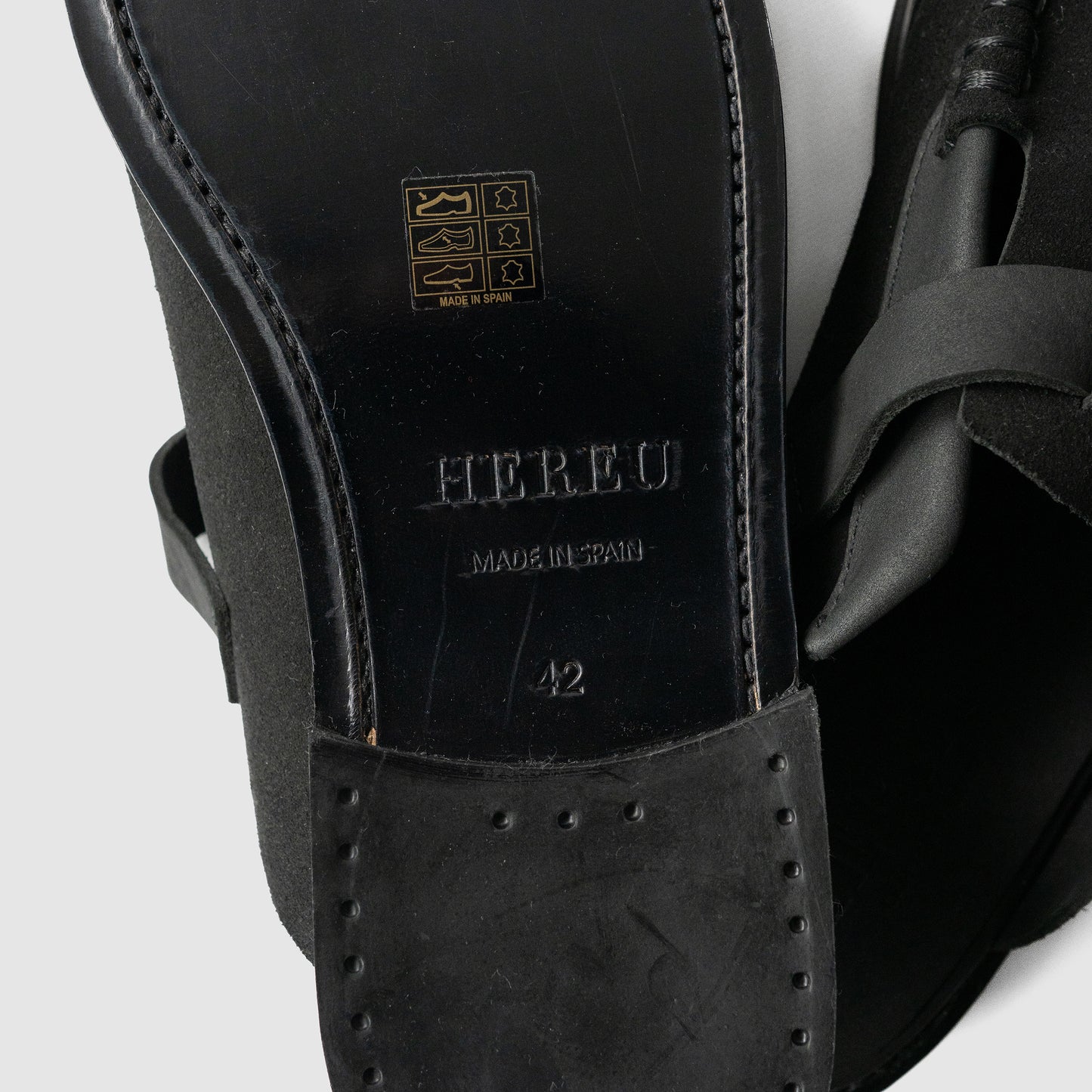 HEREU/ Barraca Suede "BLACK"