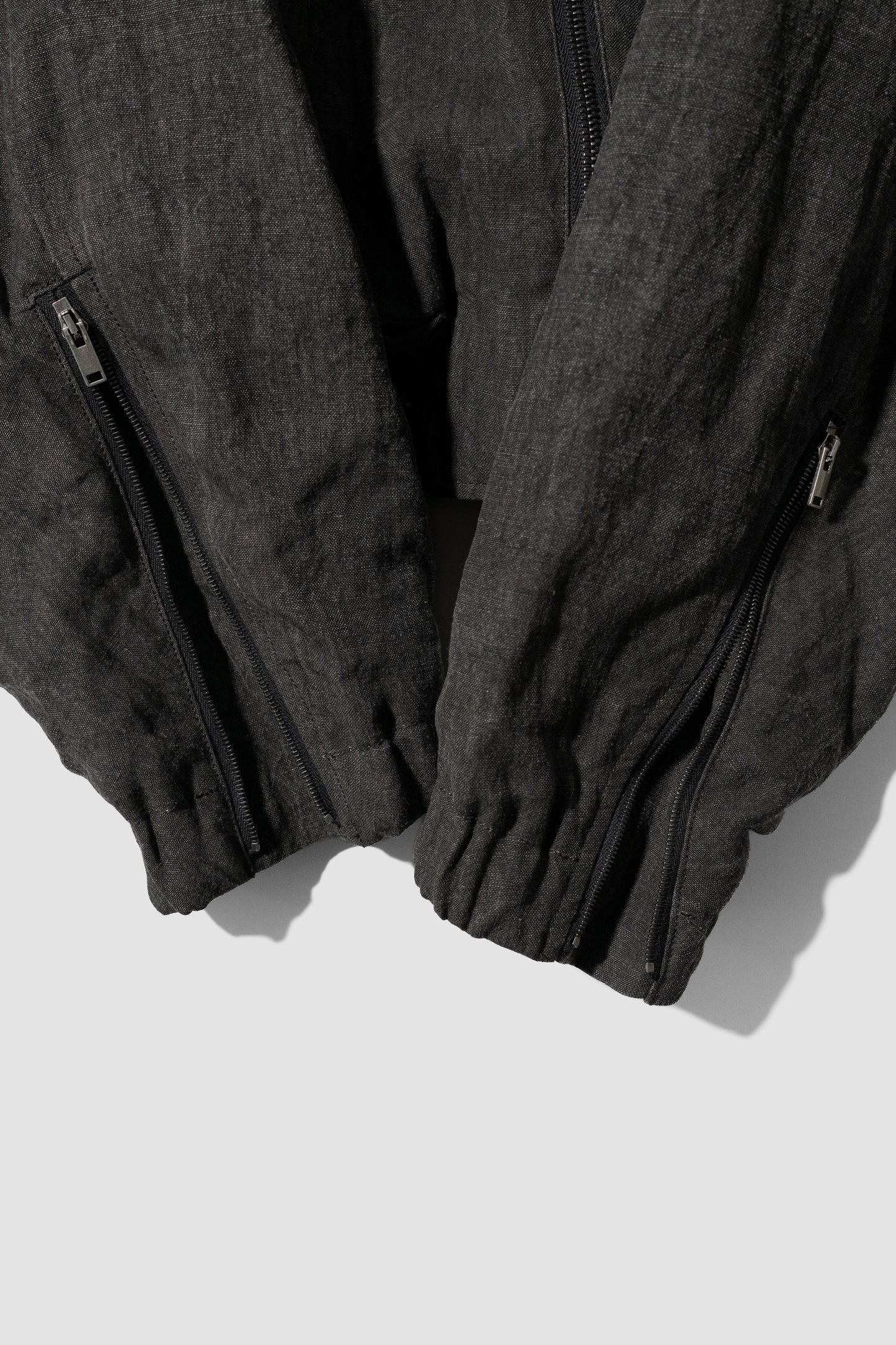 VUJA DÉ / Kira Drape Blouson in Sumi-Dyed Linen "Grey"