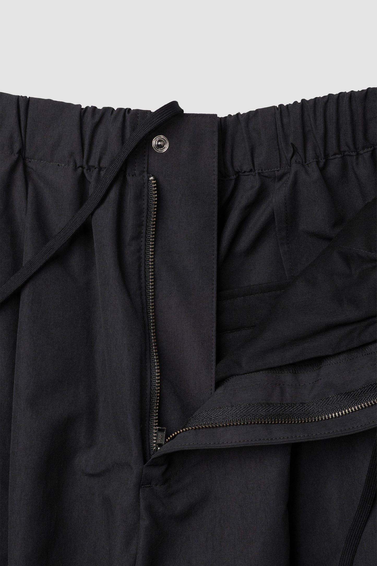 Antwort / SMOOTH TAFTA DRAPE TUCK PANTS "BLACK"