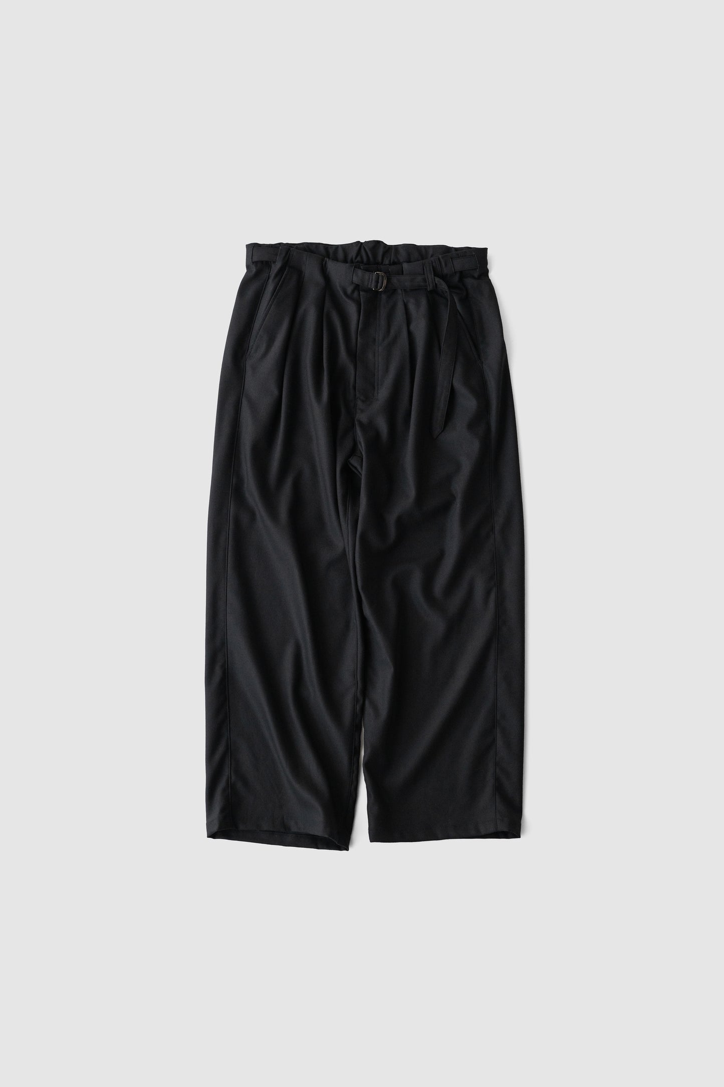 ANCELLM / WOOL SATIN BELT-LESS SLACKS "BLACK"