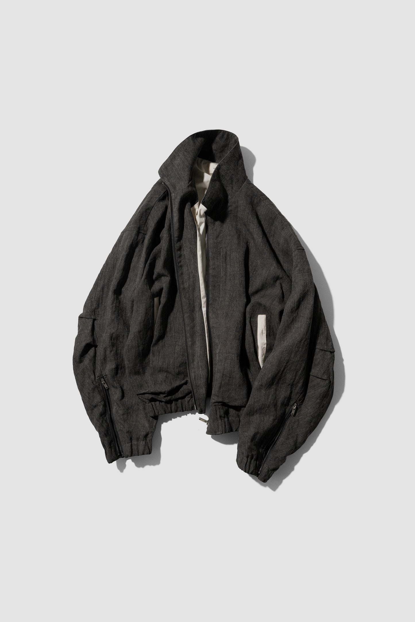 VUJA DÉ / Kira Drape Blouson in Sumi-Dyed Linen "Grey"