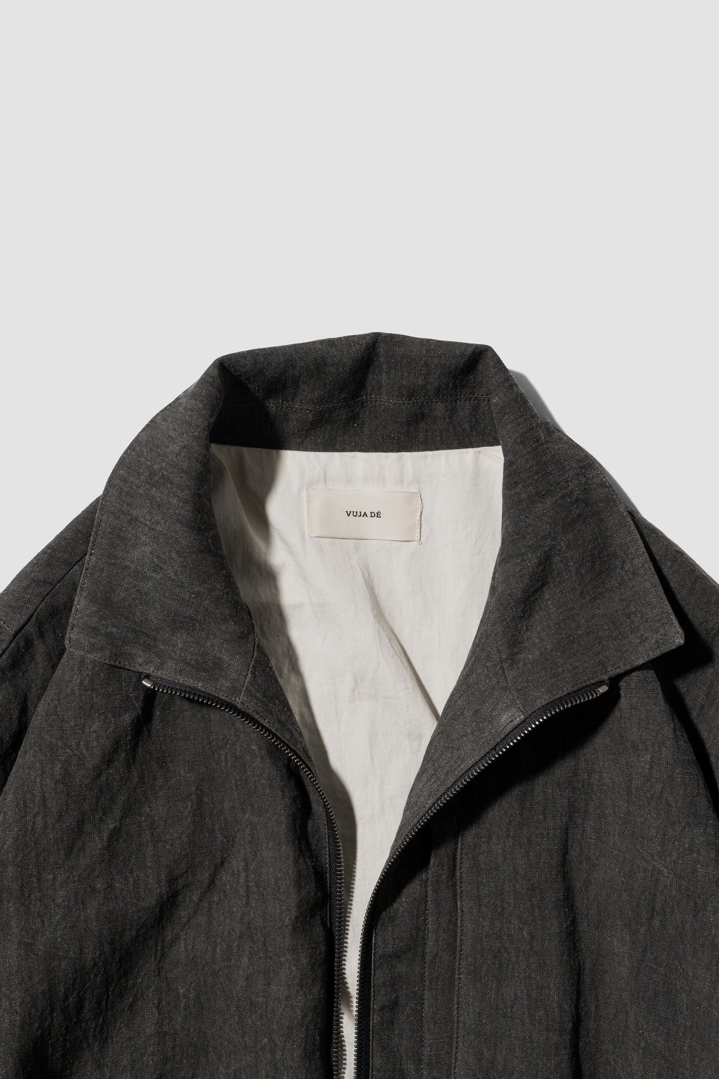 VUJA DÉ / Kira Drape Blouson in Sumi-Dyed Linen "Grey"