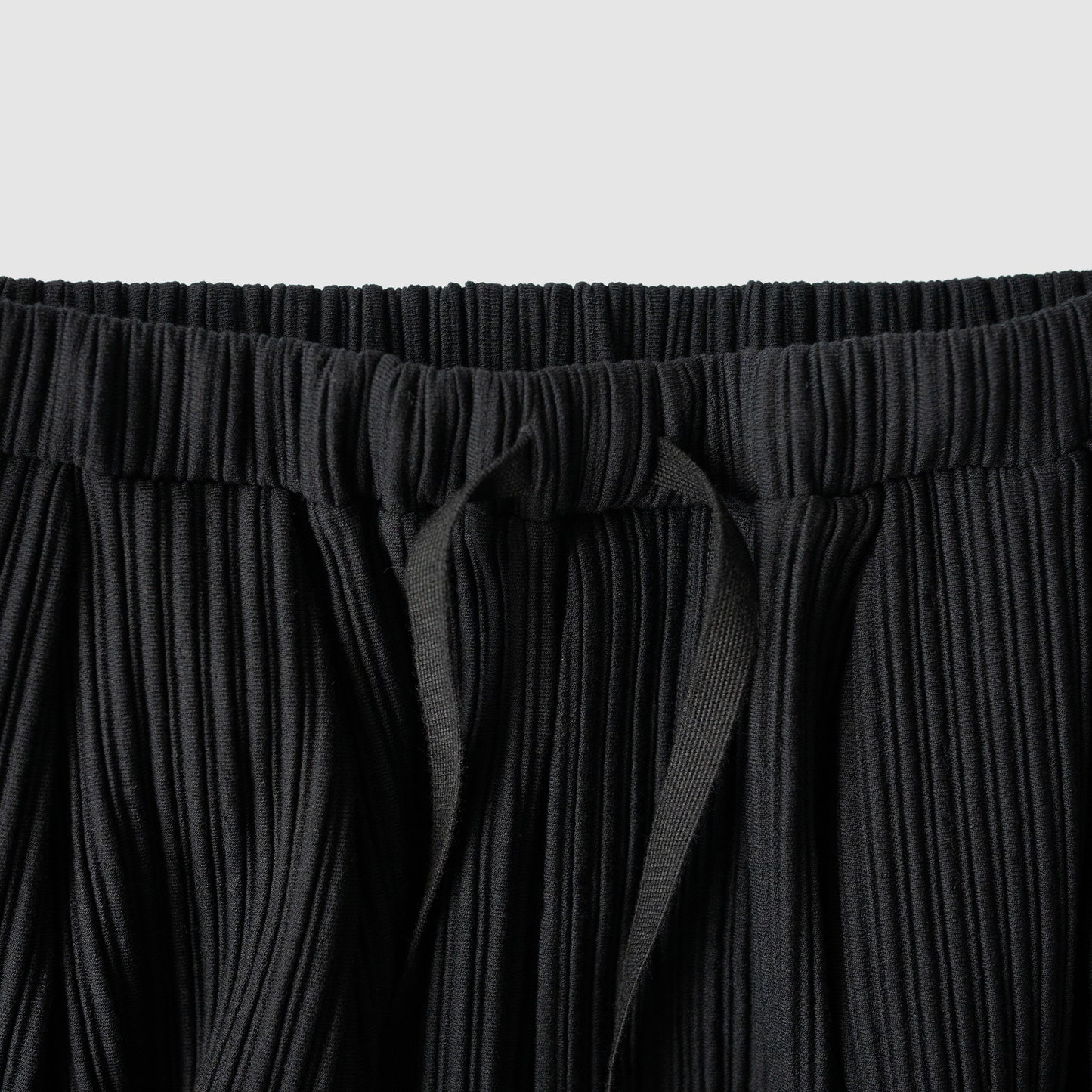 ANCELLM / WRINKLED STRIPE TUCK SHORT PANTS "BLACK"