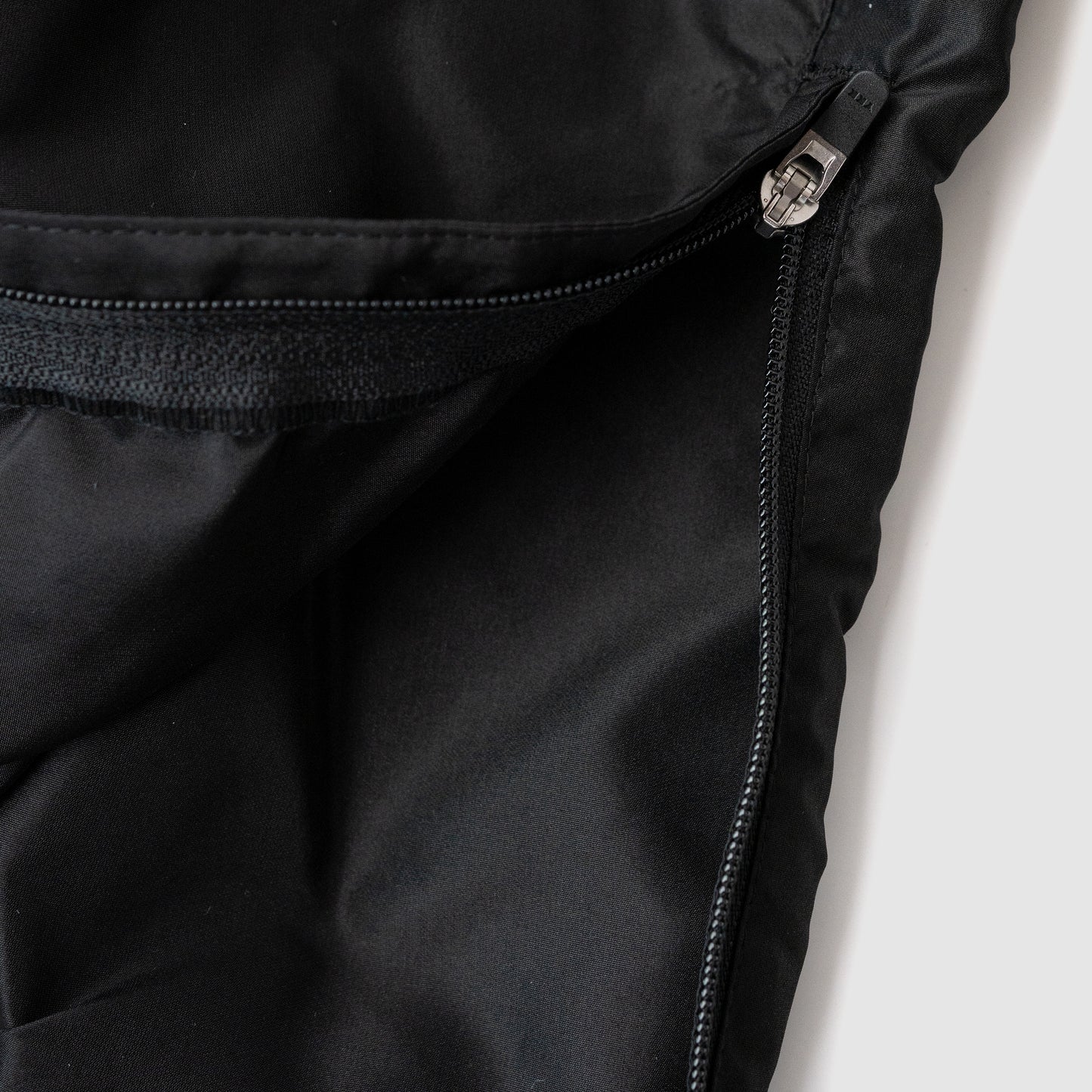 ssstein/ PURE SILK TAFTA TRACK TROUSERS "BLACK"