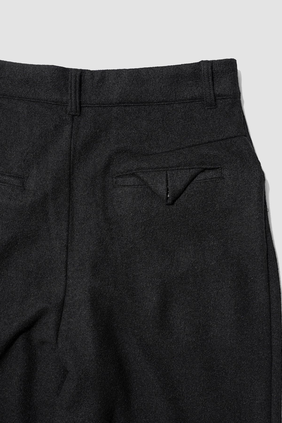 ANCELLM / WOOL CUT WIDE TUCK SLACKS "BLACK"