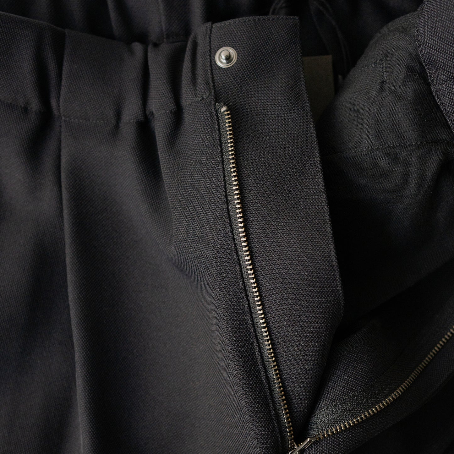 Antwort / DRAPE TUCK PANTS "BLACK"