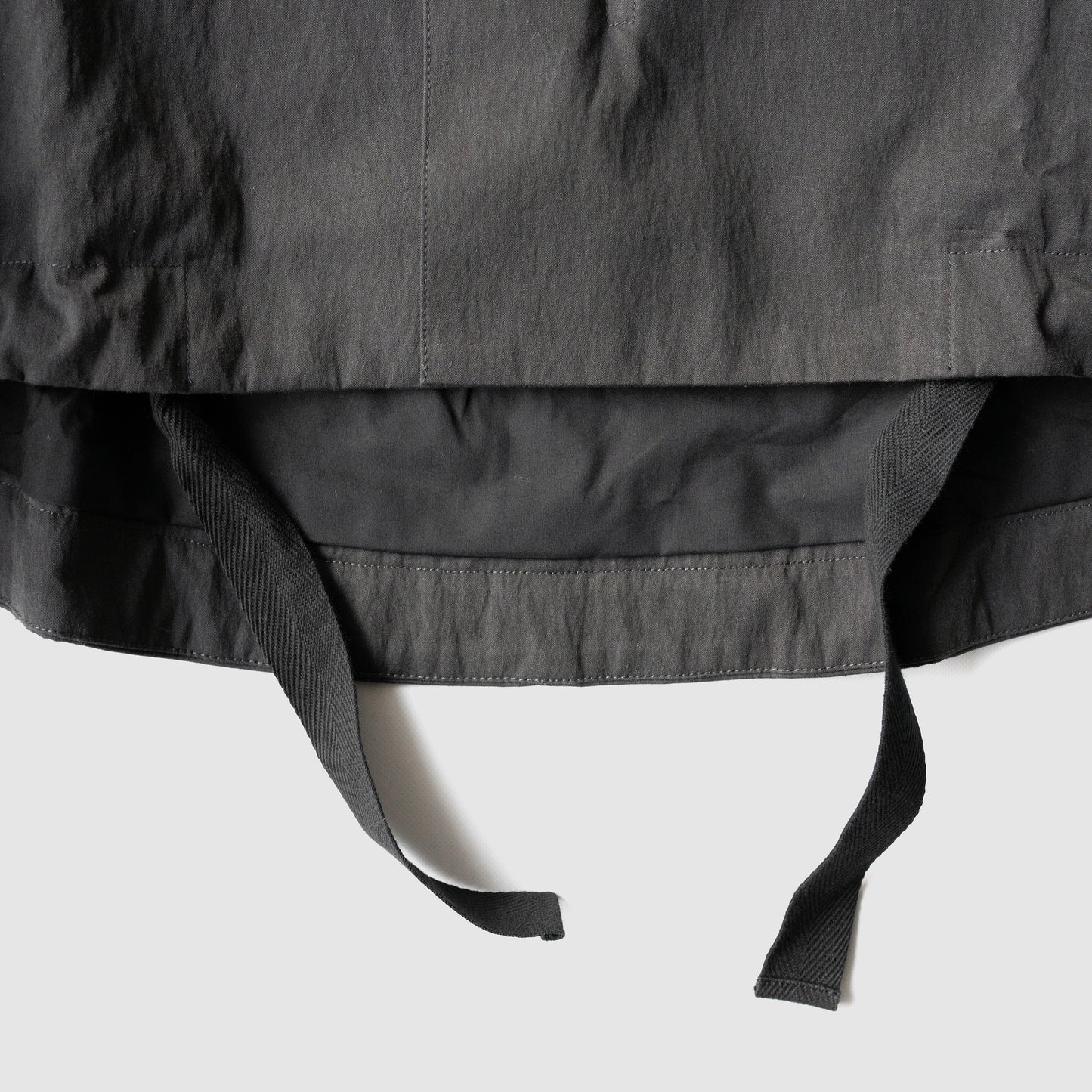 STUDIO NICHOLSON/ SHORT ANORAK JACKET "COAL"