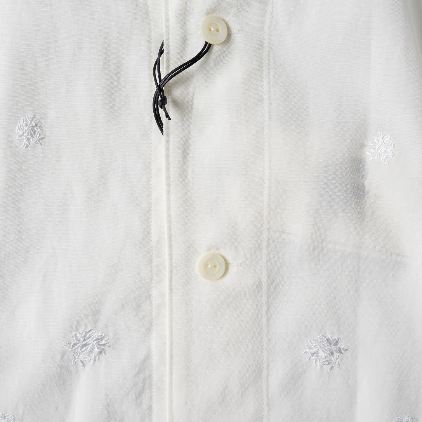 ANTHEM A/ TINY EMBROIDERY OVER SIZE SHIRTS "white"