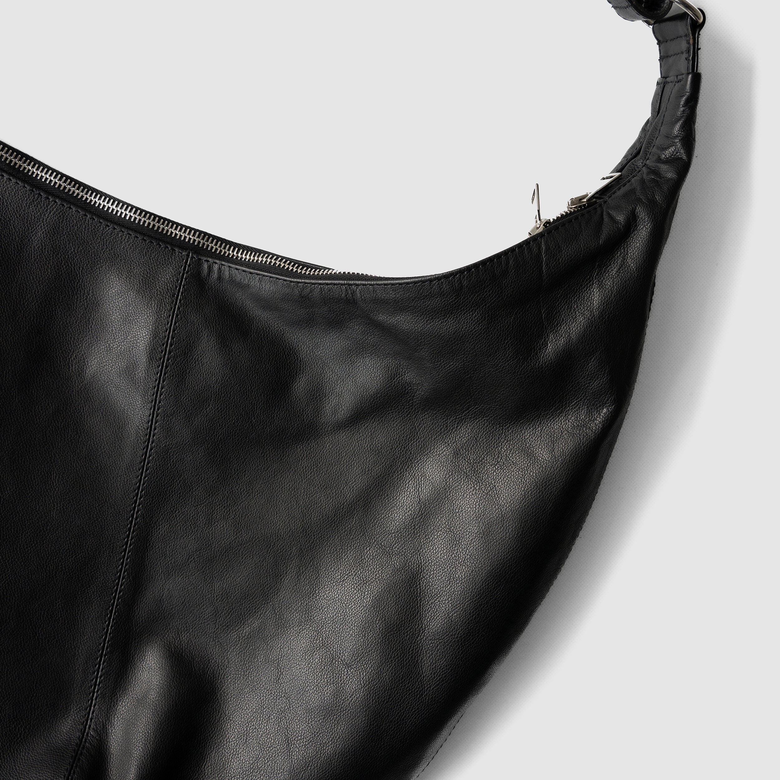 YOKE(ヨーク)/ Carf Leather Circle Bag 