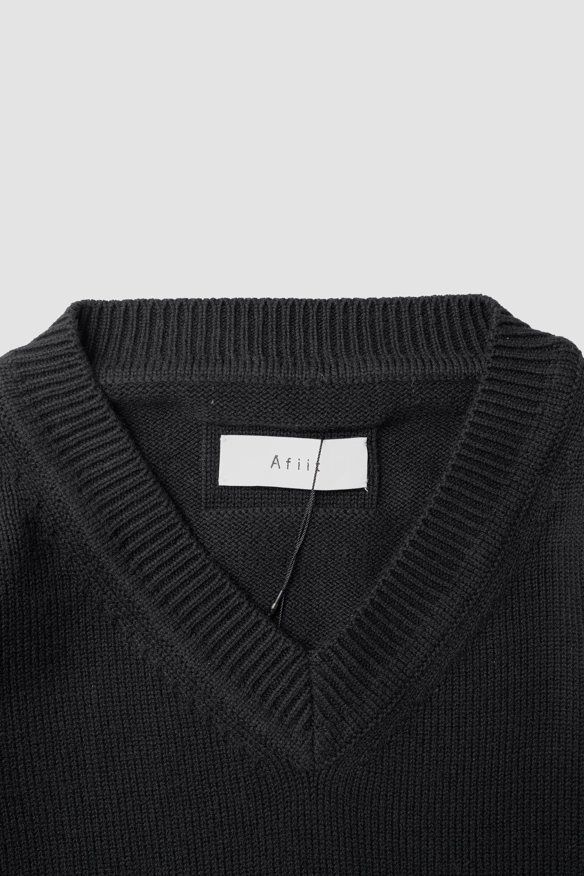 Afiit / V-NECK KNIT  "BLACK"