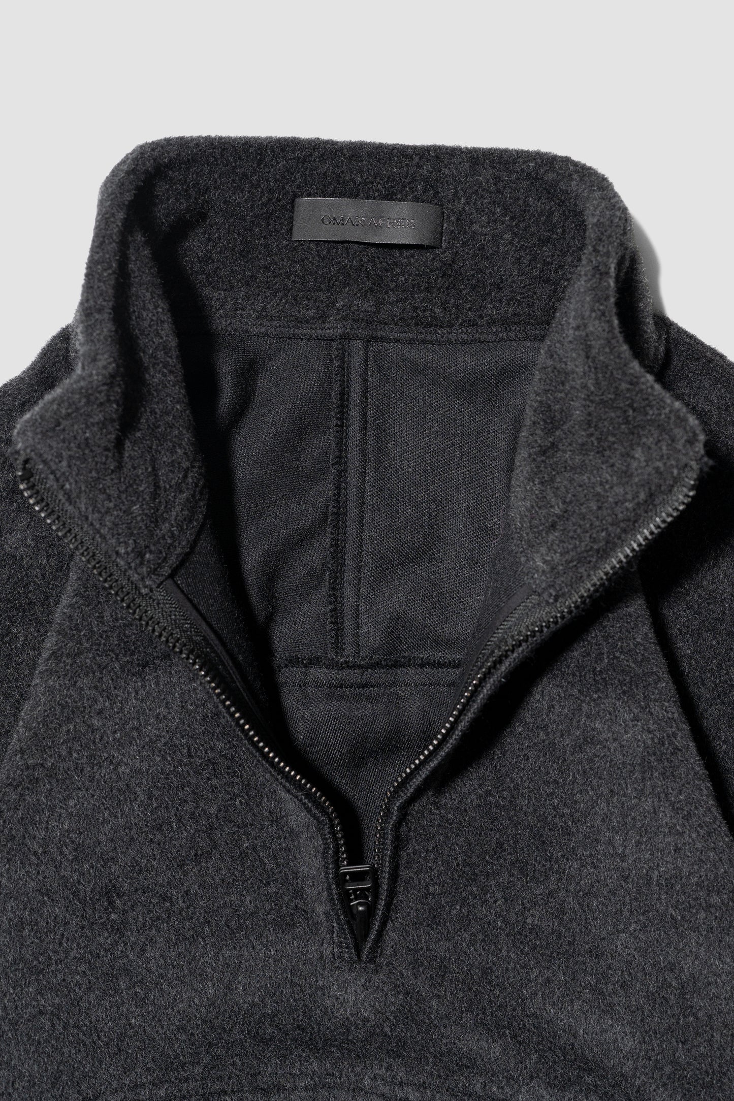Omar Afridi / ROUY HALF ZIP "CHARCOAL"