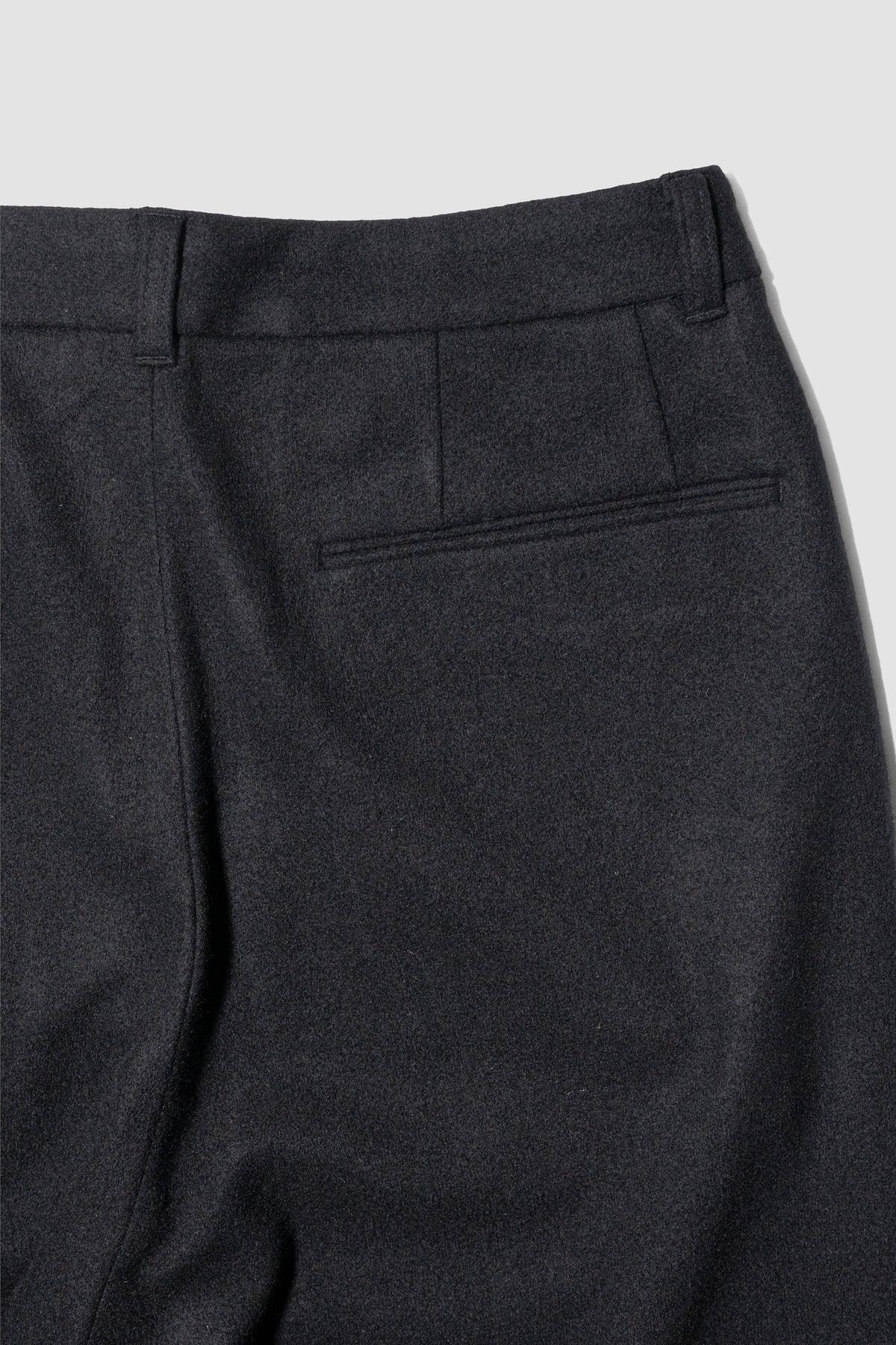 VUJA DÉ / Otis Wide-Leg Trousers in Wool/Cashmere "Black"