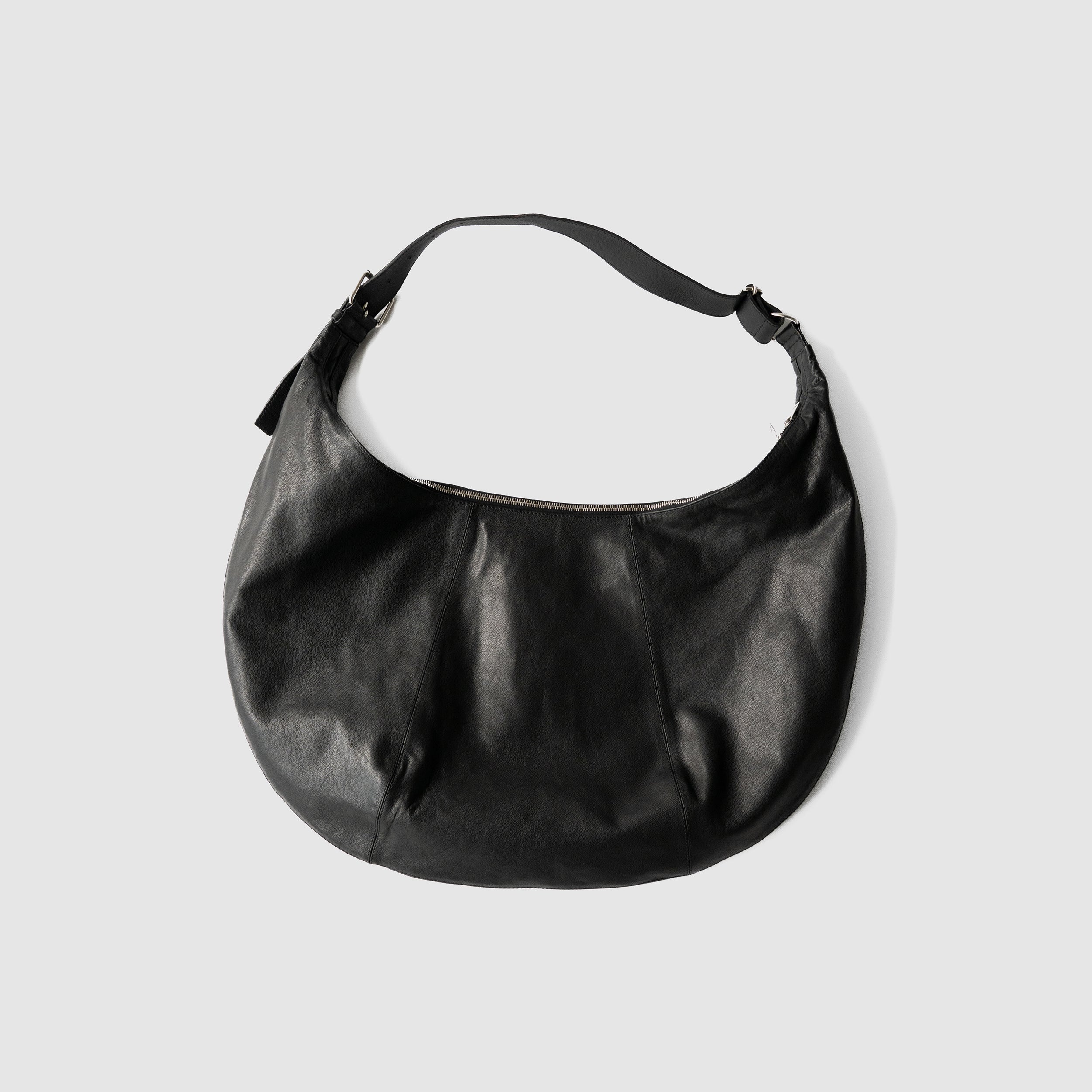 YOKE(ヨーク)/ Carf Leather Circle Bag 