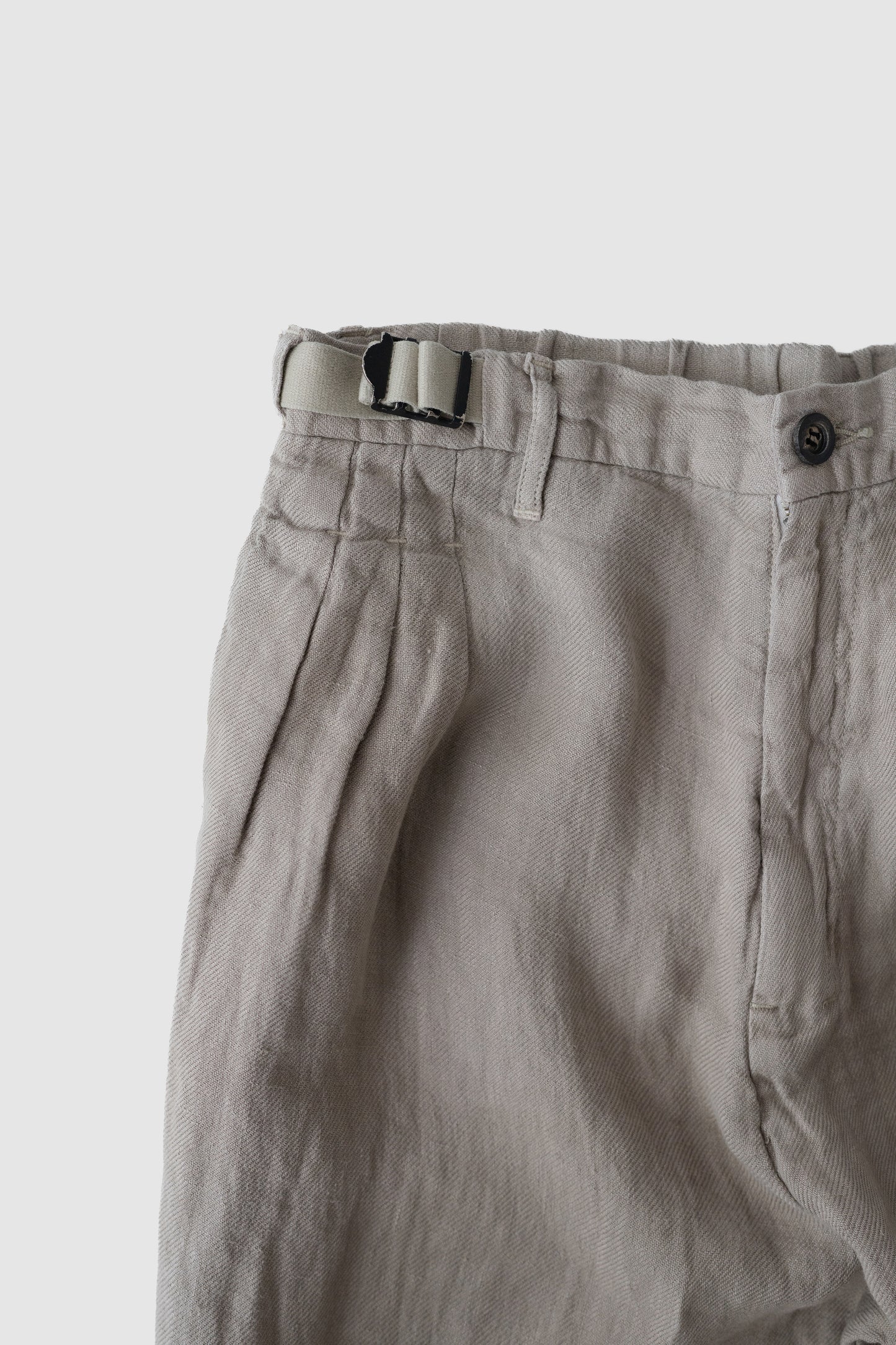 ANCELLM / BELTED LINEN TUCK SLACKS "BEIGE"