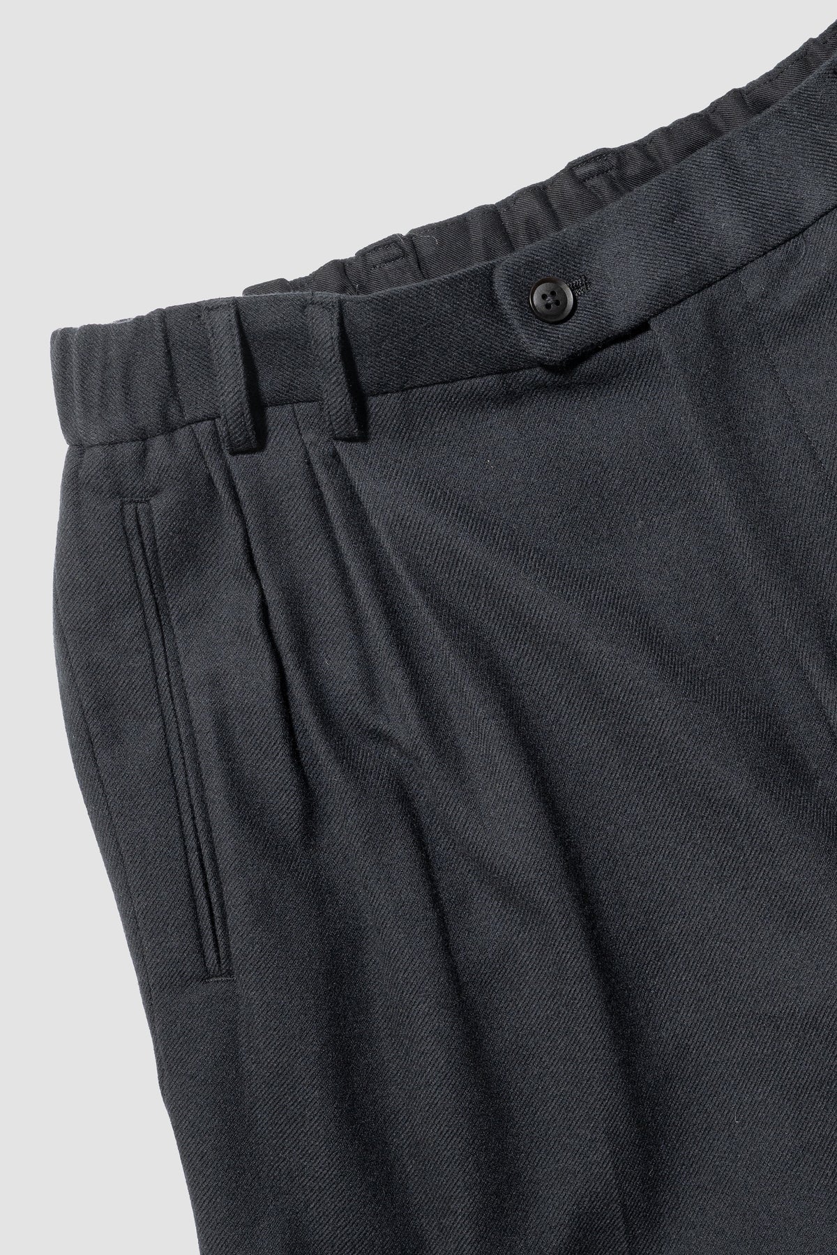 YOKE/ Pure Merino Wool Serge 4Pleated Wide Tapered Trousers "Black"