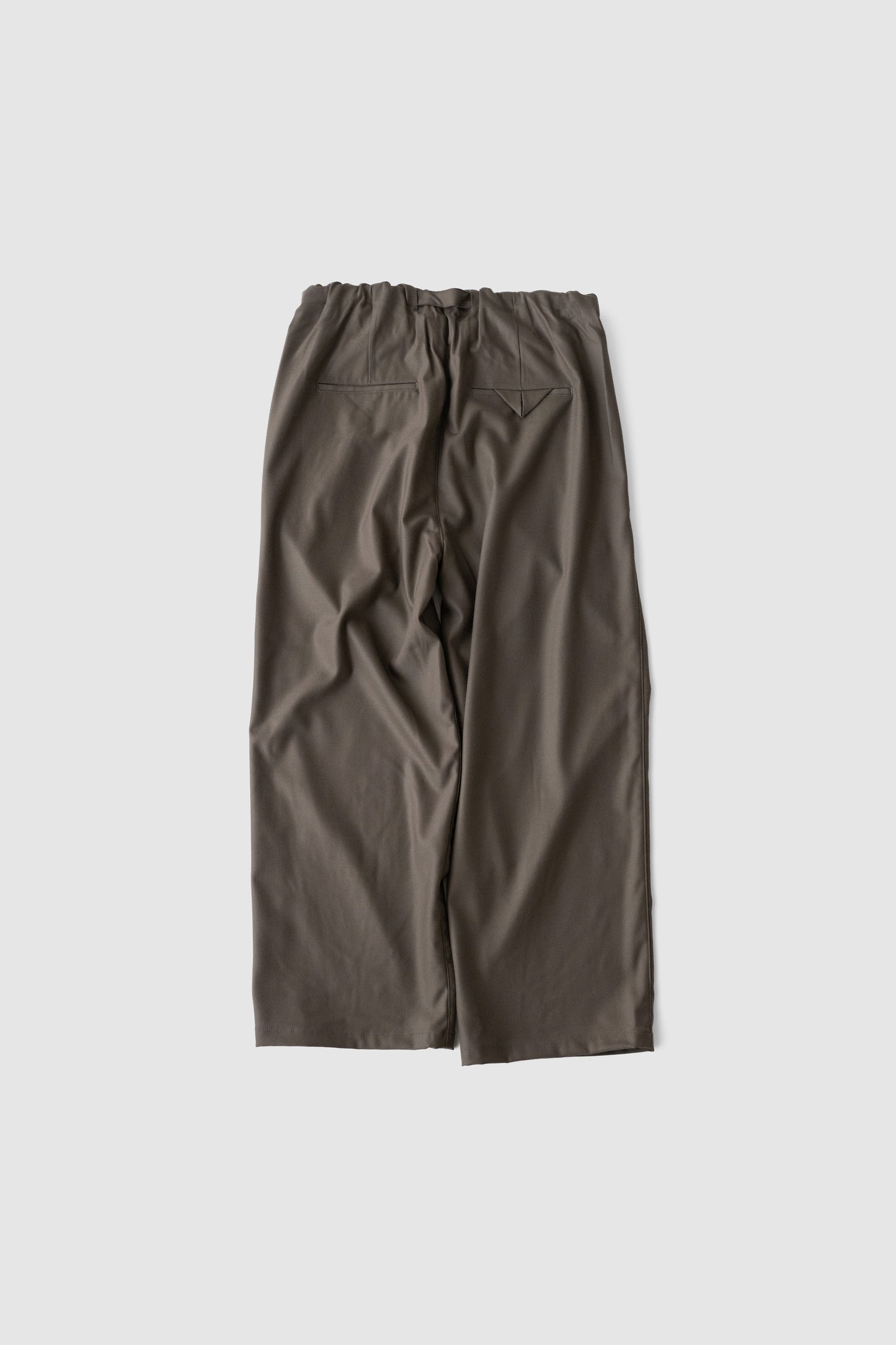 ANCELLM / WOOL SATIN BELT-LESS SLACKS "CHARCOAL"