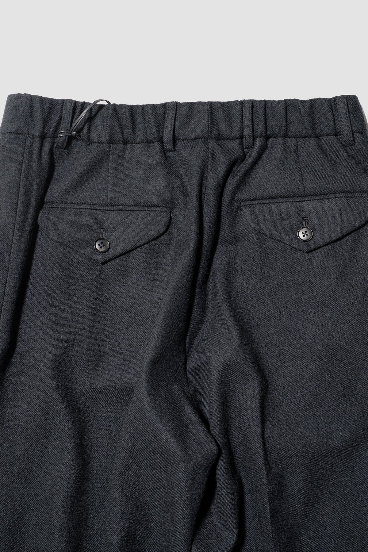 YOKE/ Pure Merino Wool Serge 4Pleated Wide Tapered Trousers "Black"