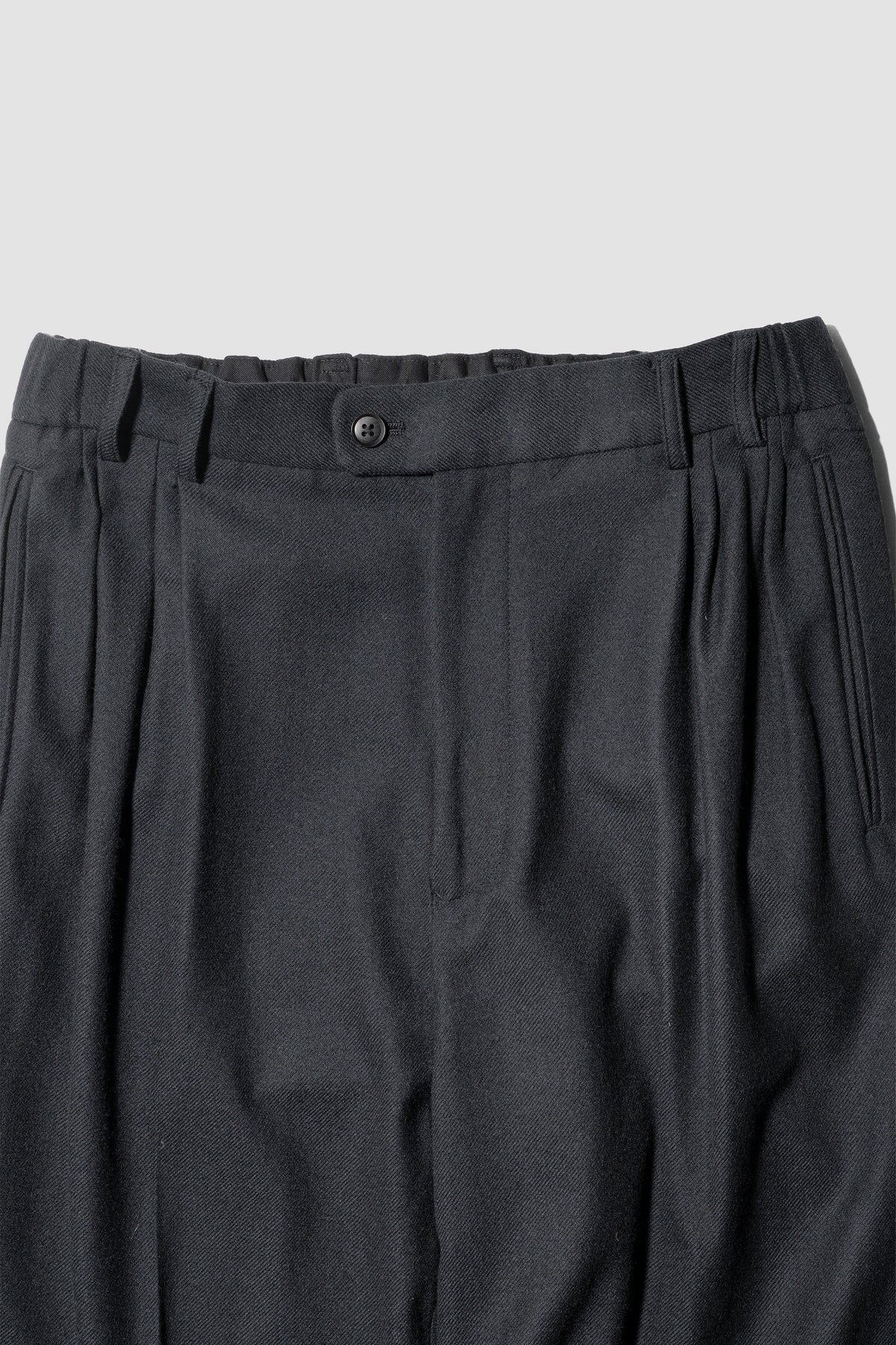 YOKE/ Pure Merino Wool Serge 4Pleated Wide Tapered Trousers "Black"
