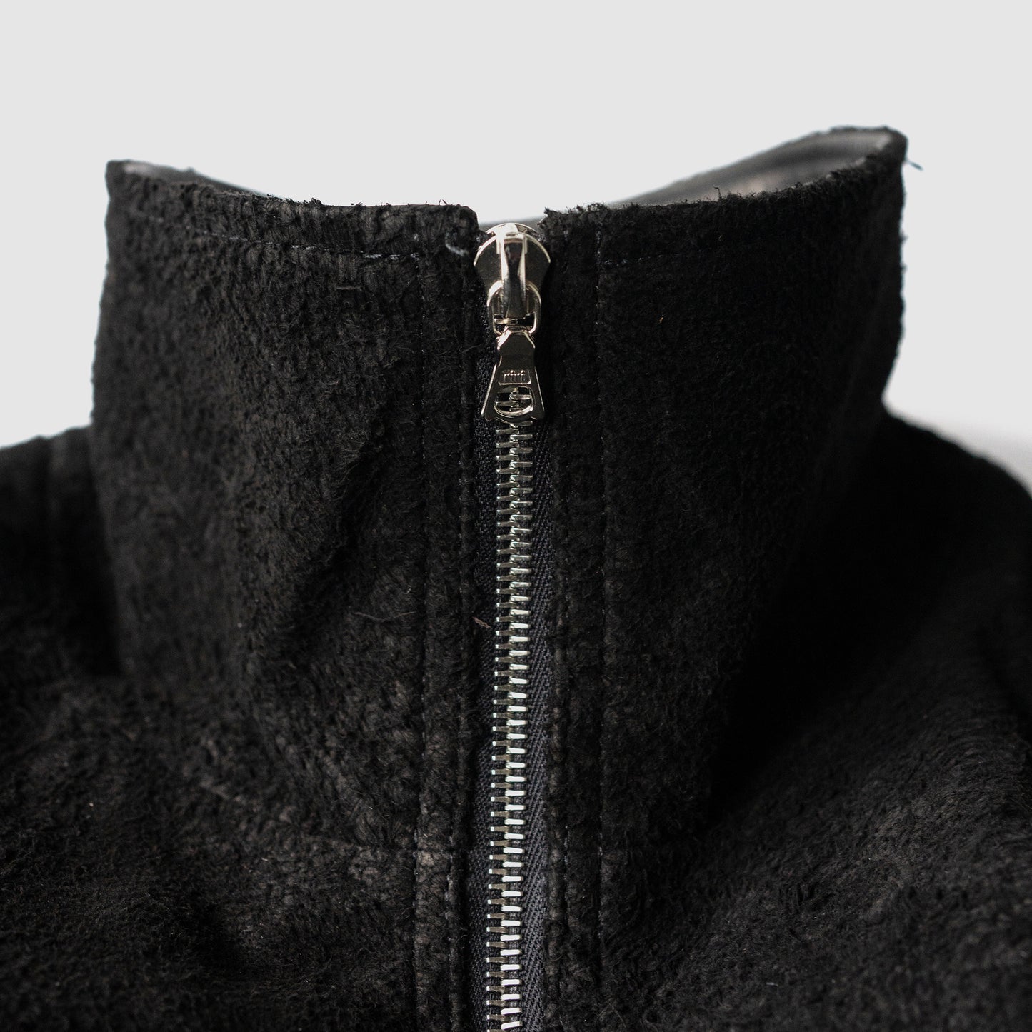 barbell object / nb hn top "black"