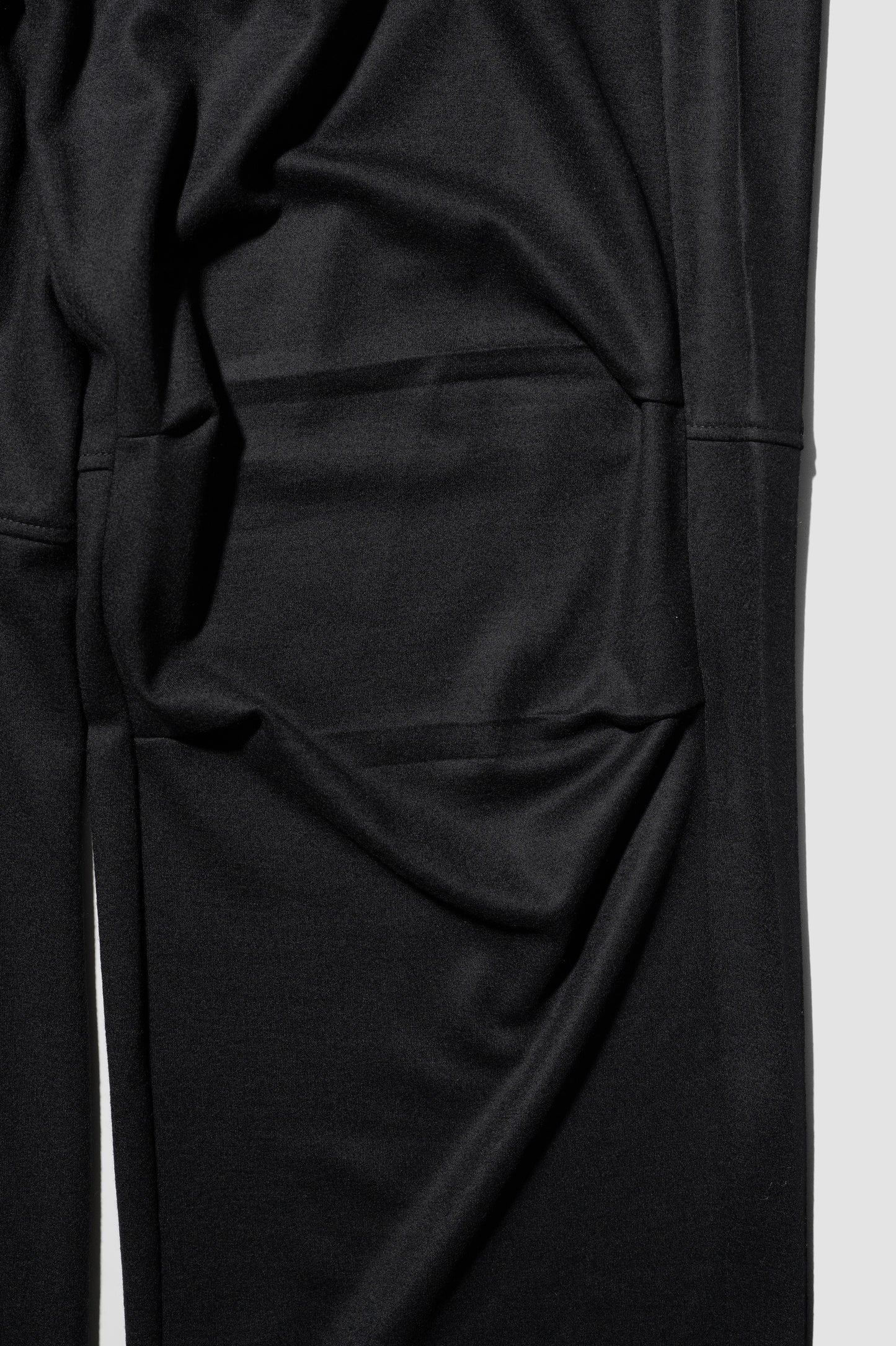ANCELLM / WOOL CUT KNEE TUCK SLACKS "BLACK"