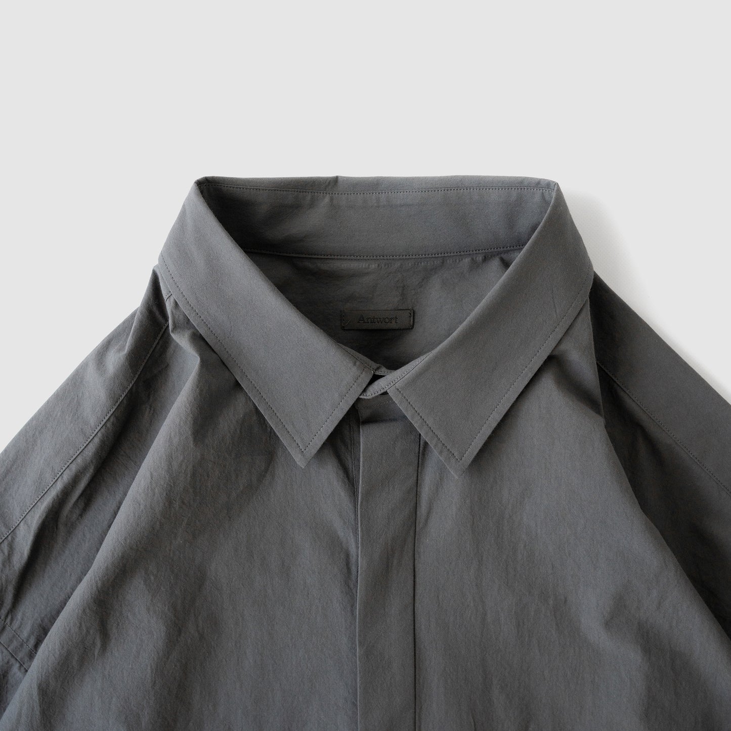 Antwort / COTTON TYPEWRITER FLY FRONT SHIRT "GREY"