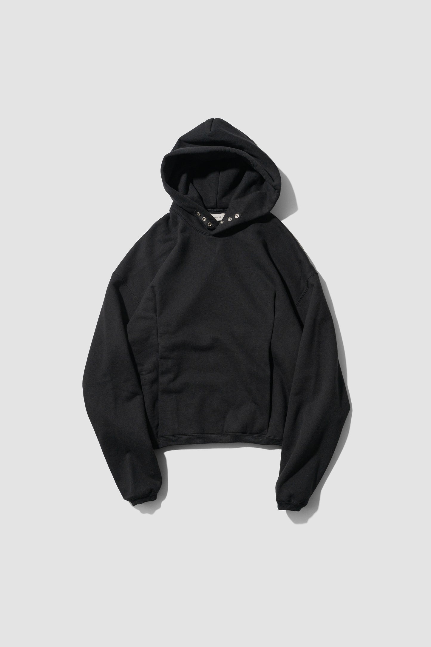 VUJA DÉ / Rhea Pullover Hoodie in Suvin Cotton "BLACK"